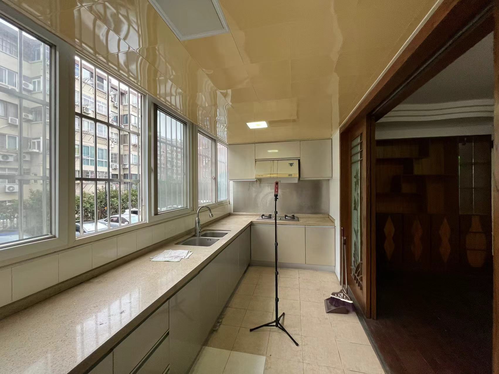 朝晖花园 3室2厅2卫 142m&sup2;
