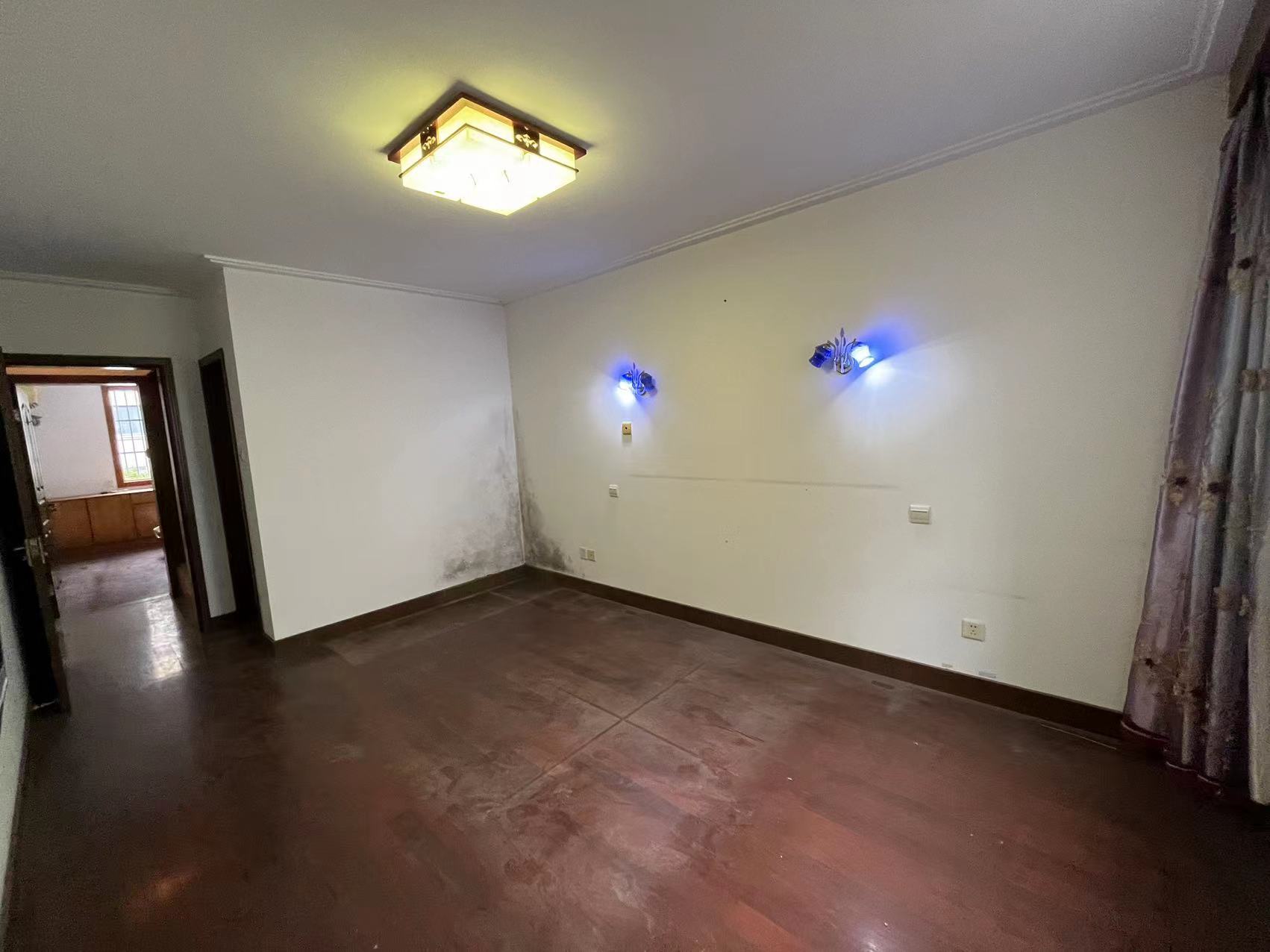 朝晖花园 3室2厅2卫 142m&sup2;