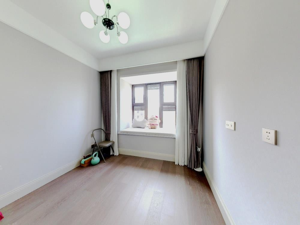 珑府 4室2厅2卫 141.92m&sup2;