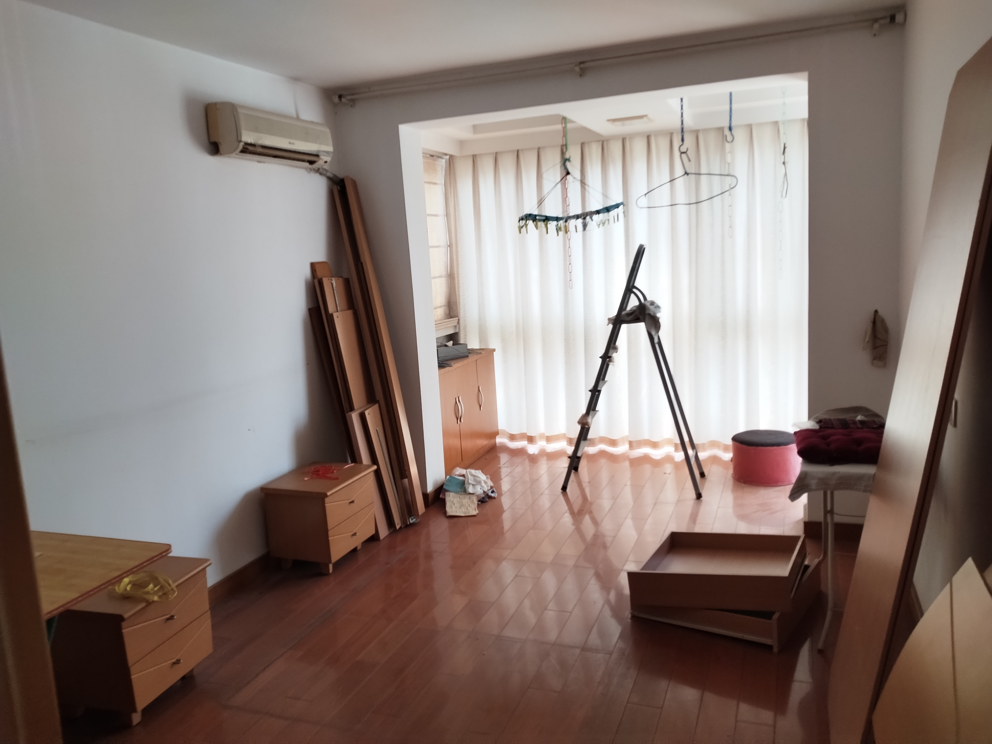 东昇花园 3室2厅2卫 135m&sup2;