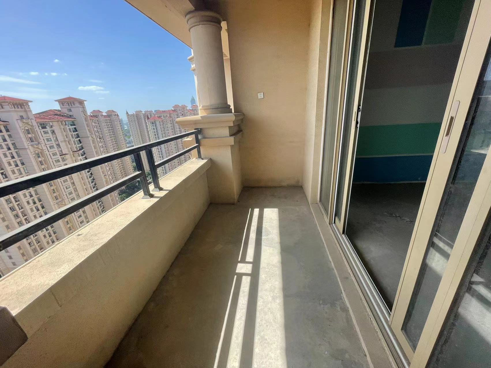 中南世纪花城二期 3室2厅2卫 140m&sup2;