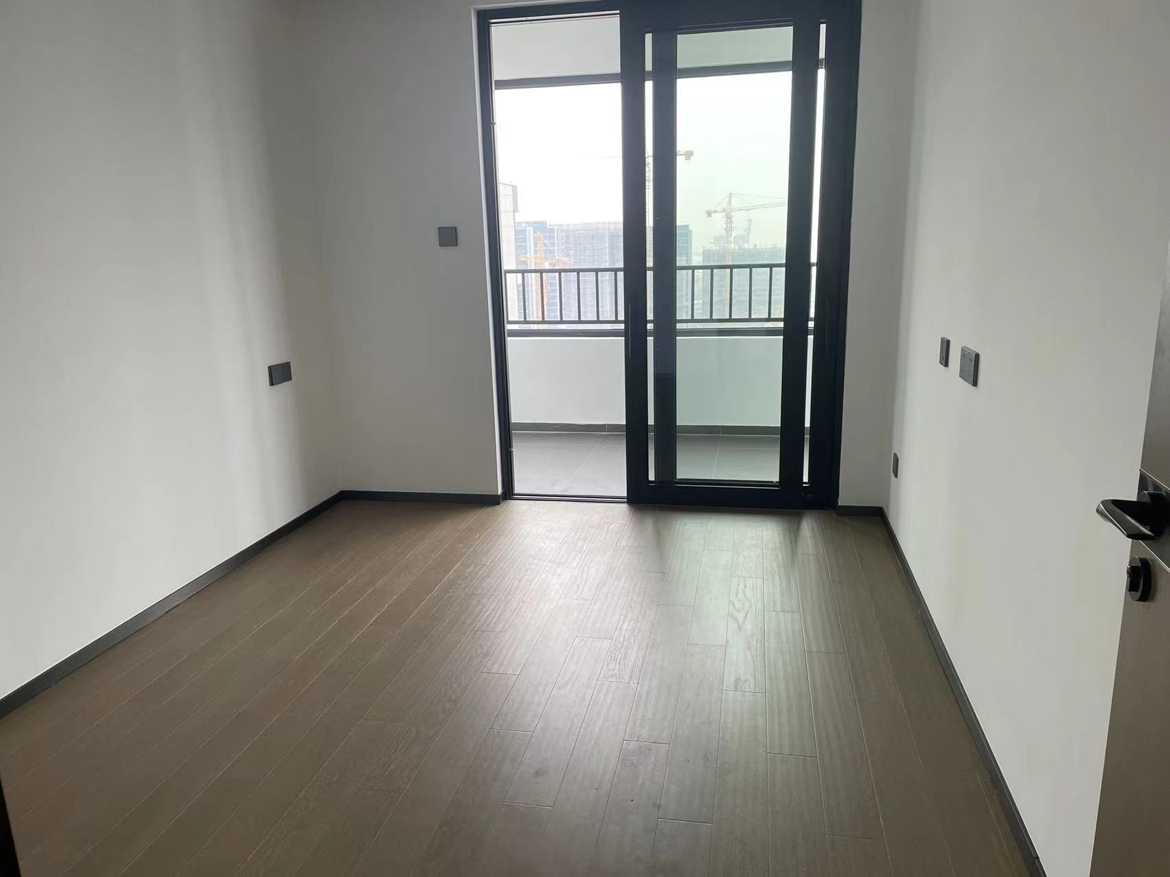 滨江道静园 4室2厅2卫 142m&sup2;