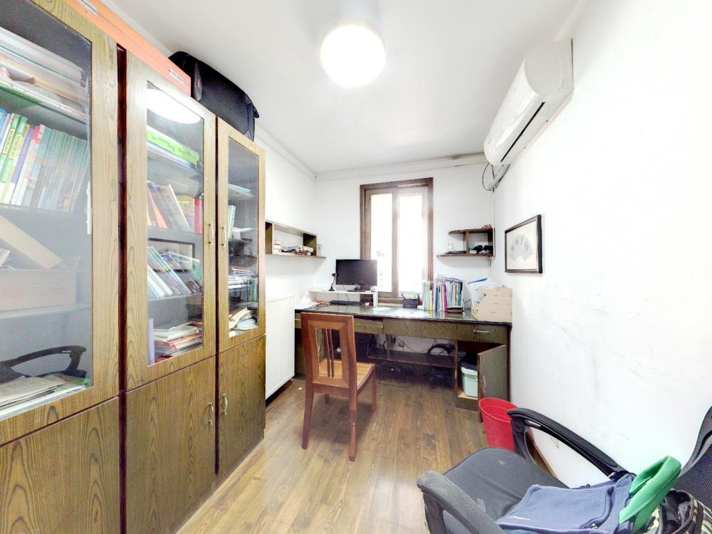 苏东花苑 4室2厅2卫 130m&sup2;