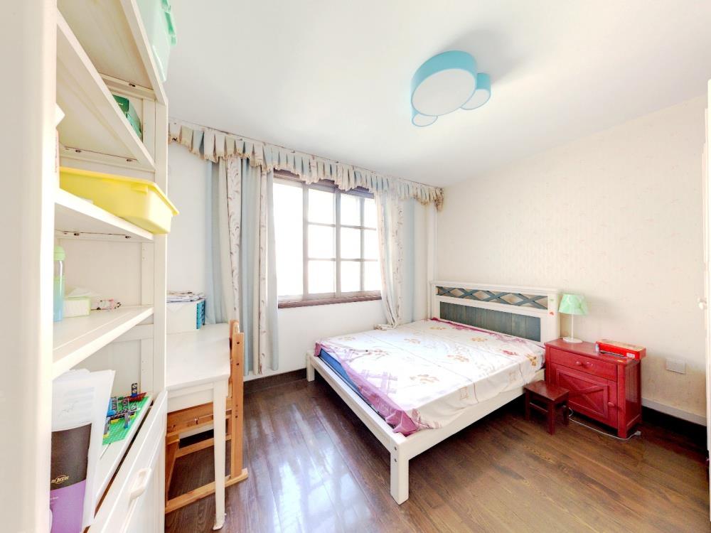 苏东花苑 4室2厅2卫 130m&sup2;