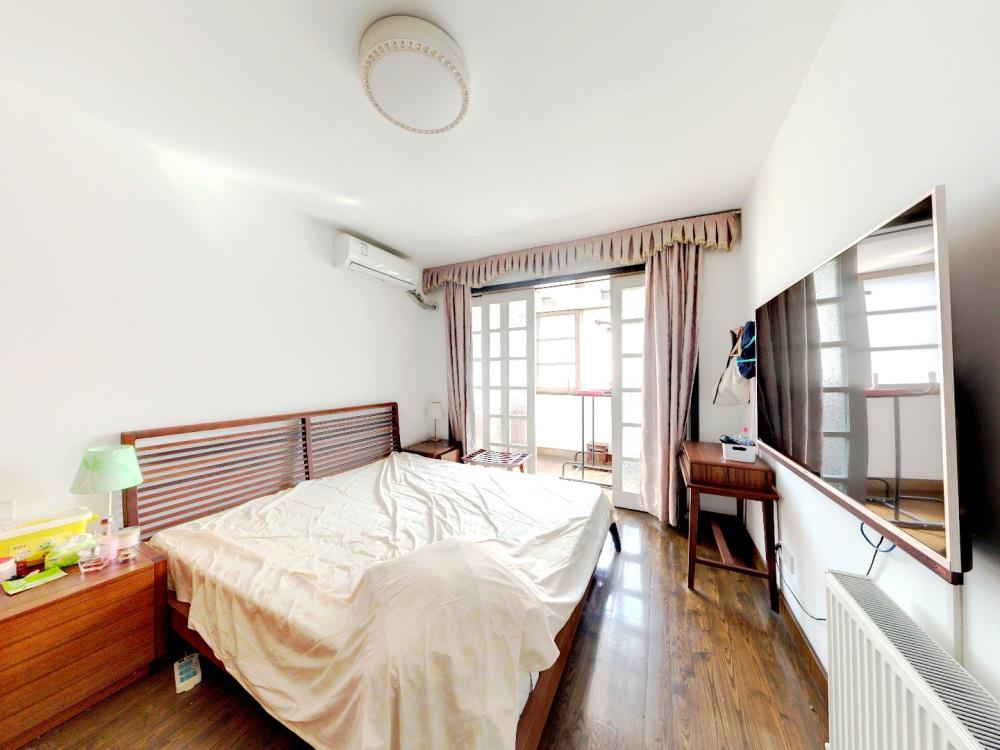 苏东花苑 4室2厅2卫 130m&sup2;