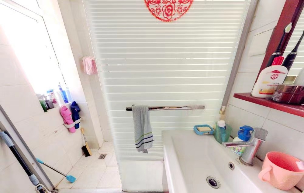 苏东花苑 4室2厅2卫 130m&sup2;