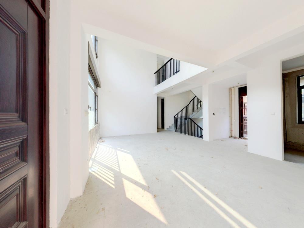 万濠山庄 4室2厅4卫 328m²