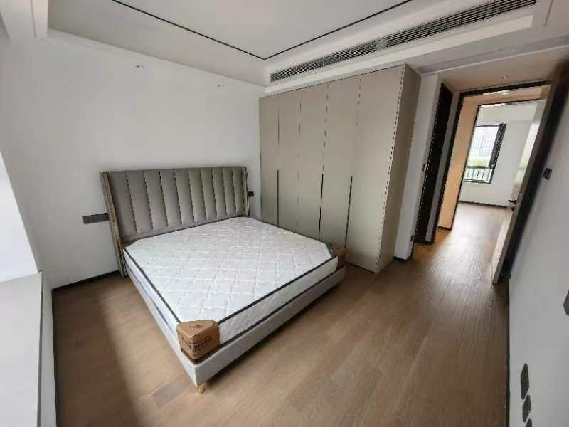 滨江道静园 3室2厅2卫 127m&sup2;