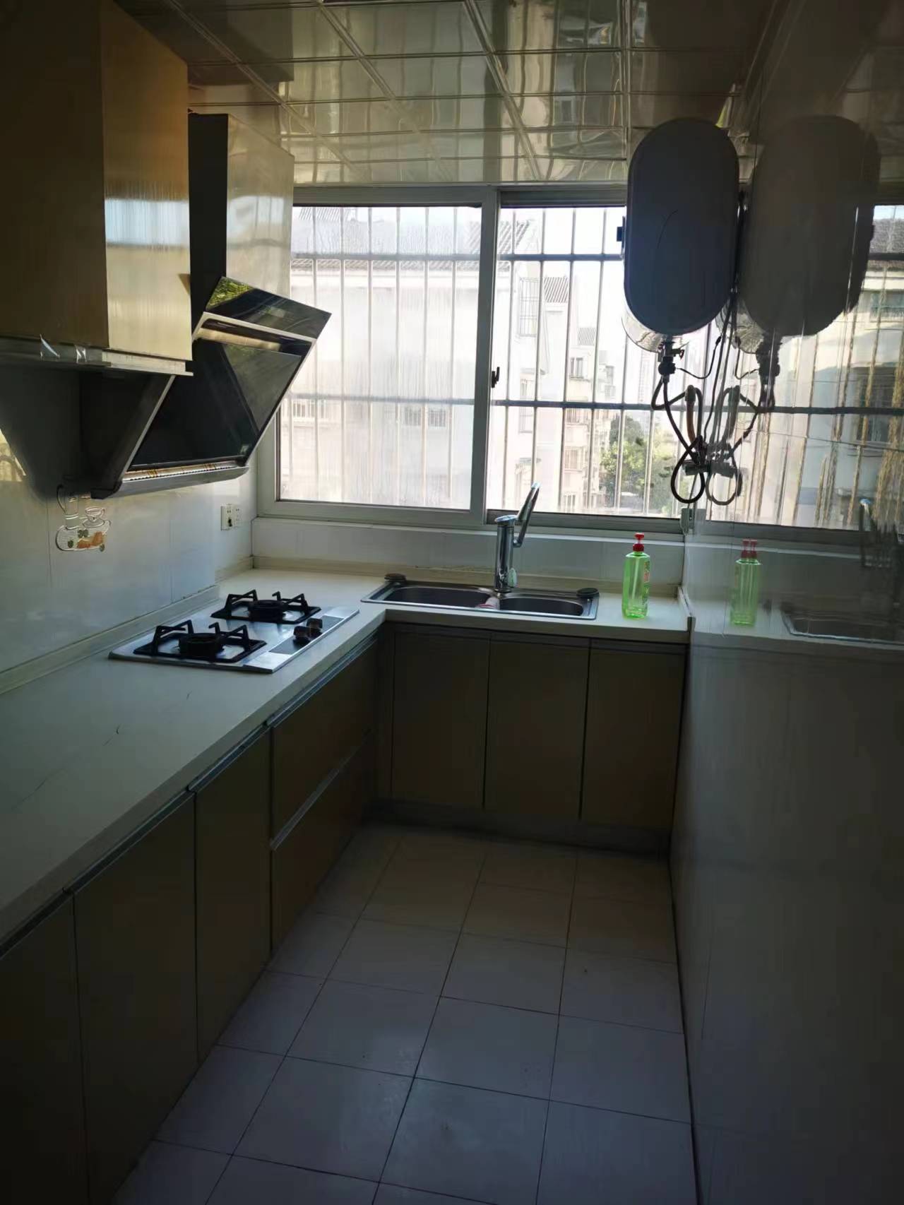 越江新村 4室3厅2卫 135m²
