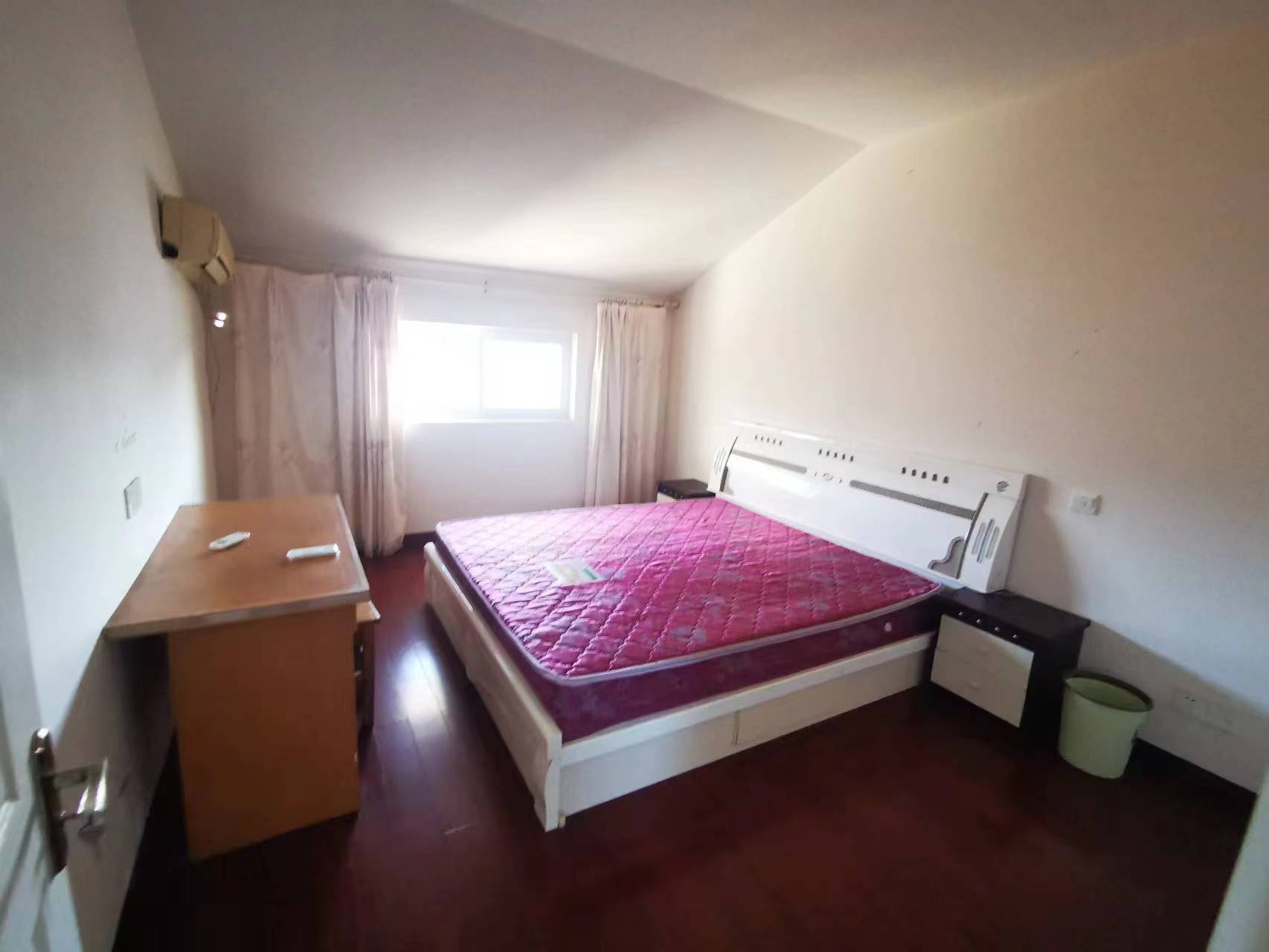 越江新村 4室3厅2卫 135m²