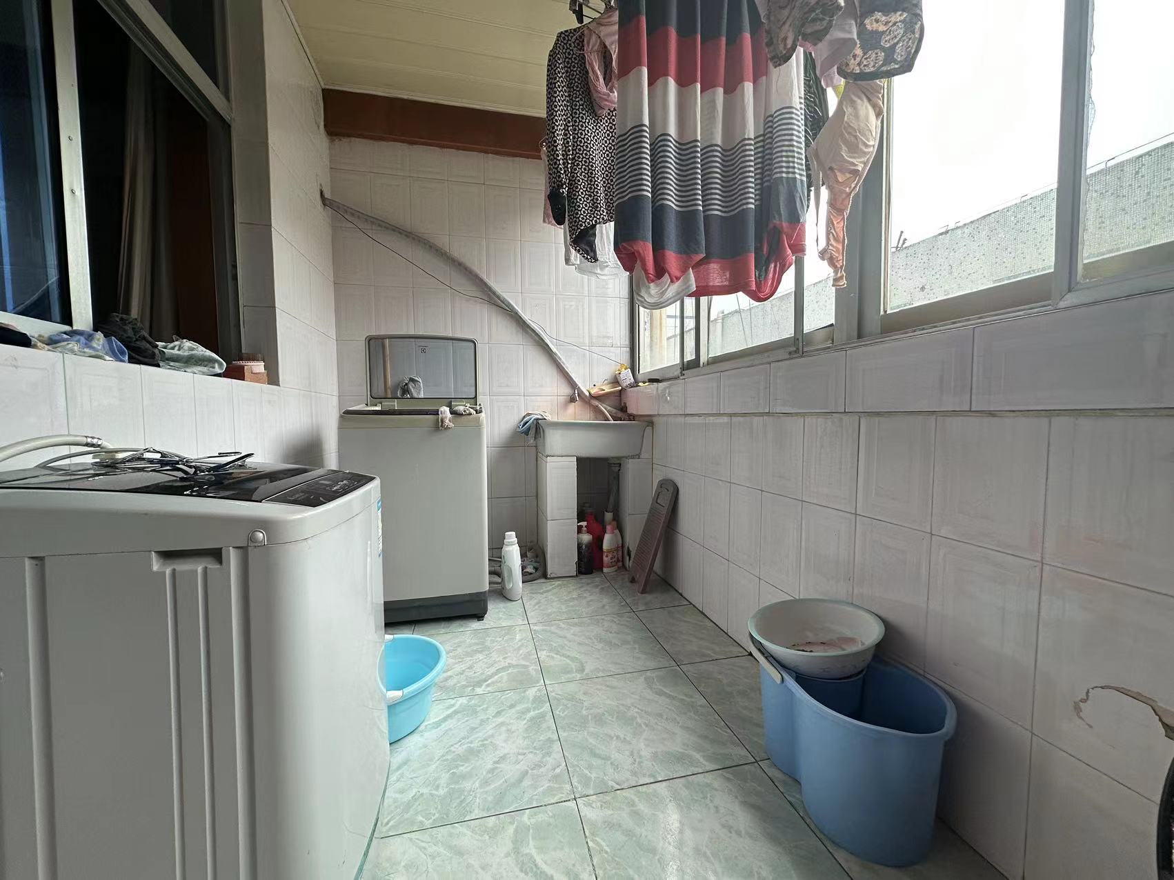 八角亭小区 3室2厅2卫 129m&sup2;