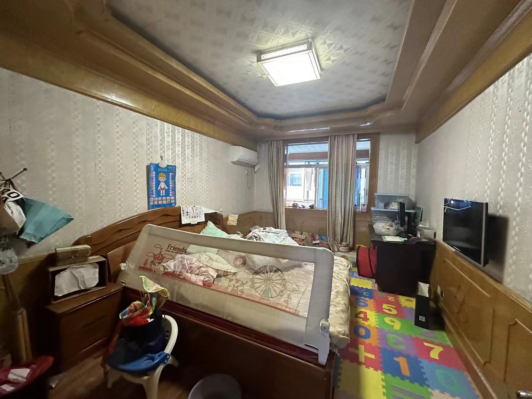 八角亭小区 3室2厅2卫 129m&sup2;