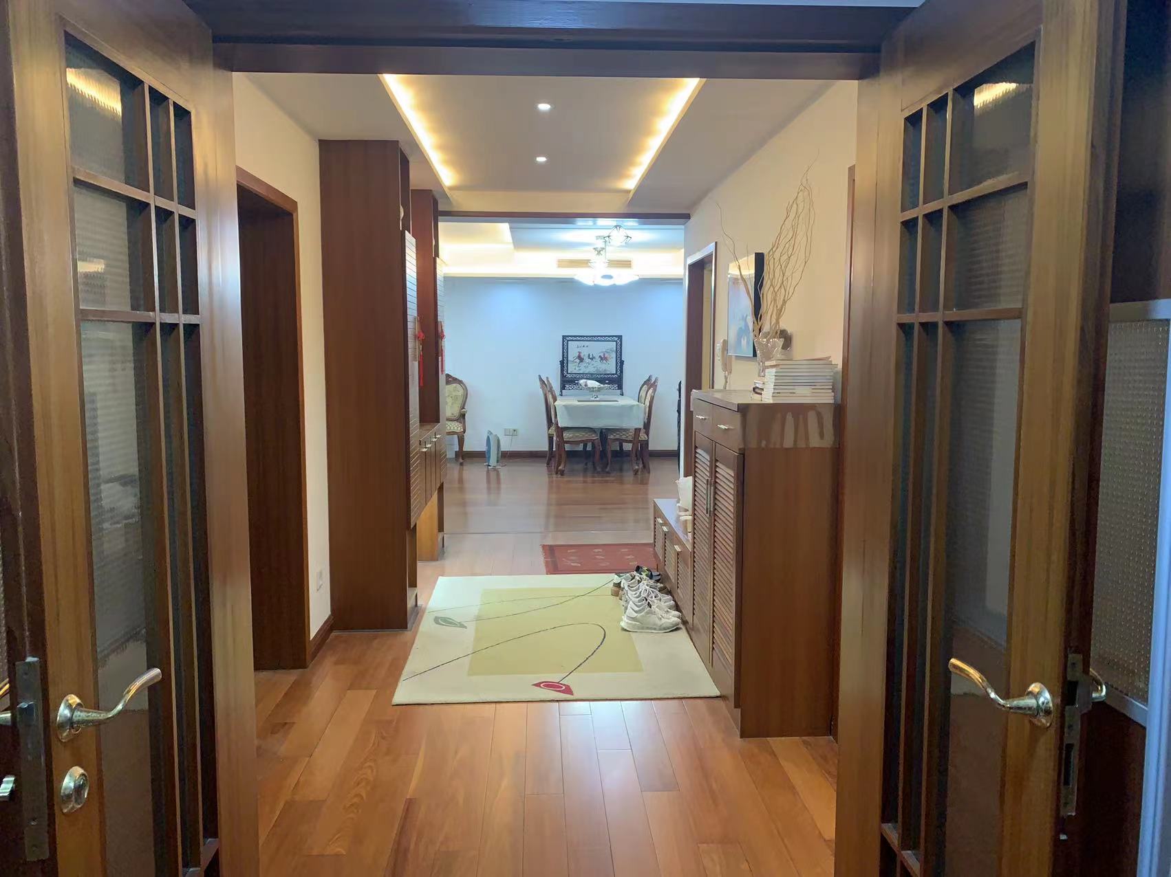 华中园 4室2厅2卫 188.84m&sup2;