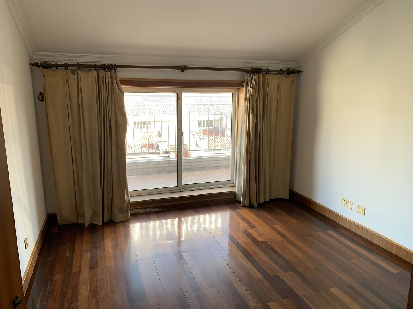 外滩小区 4室0厅0卫 171.00m&sup2;