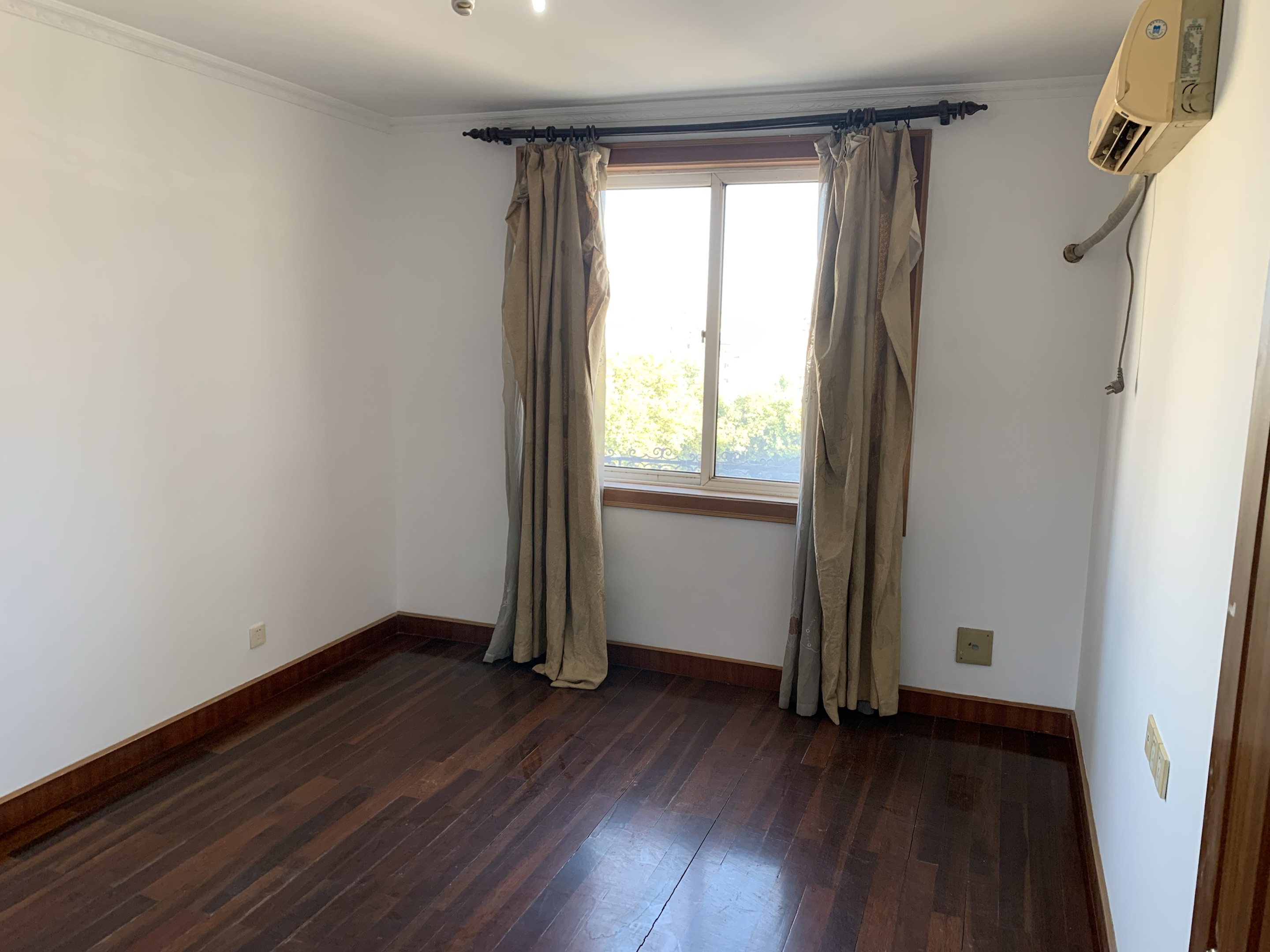 外滩小区 4室0厅0卫 171.00m&sup2;