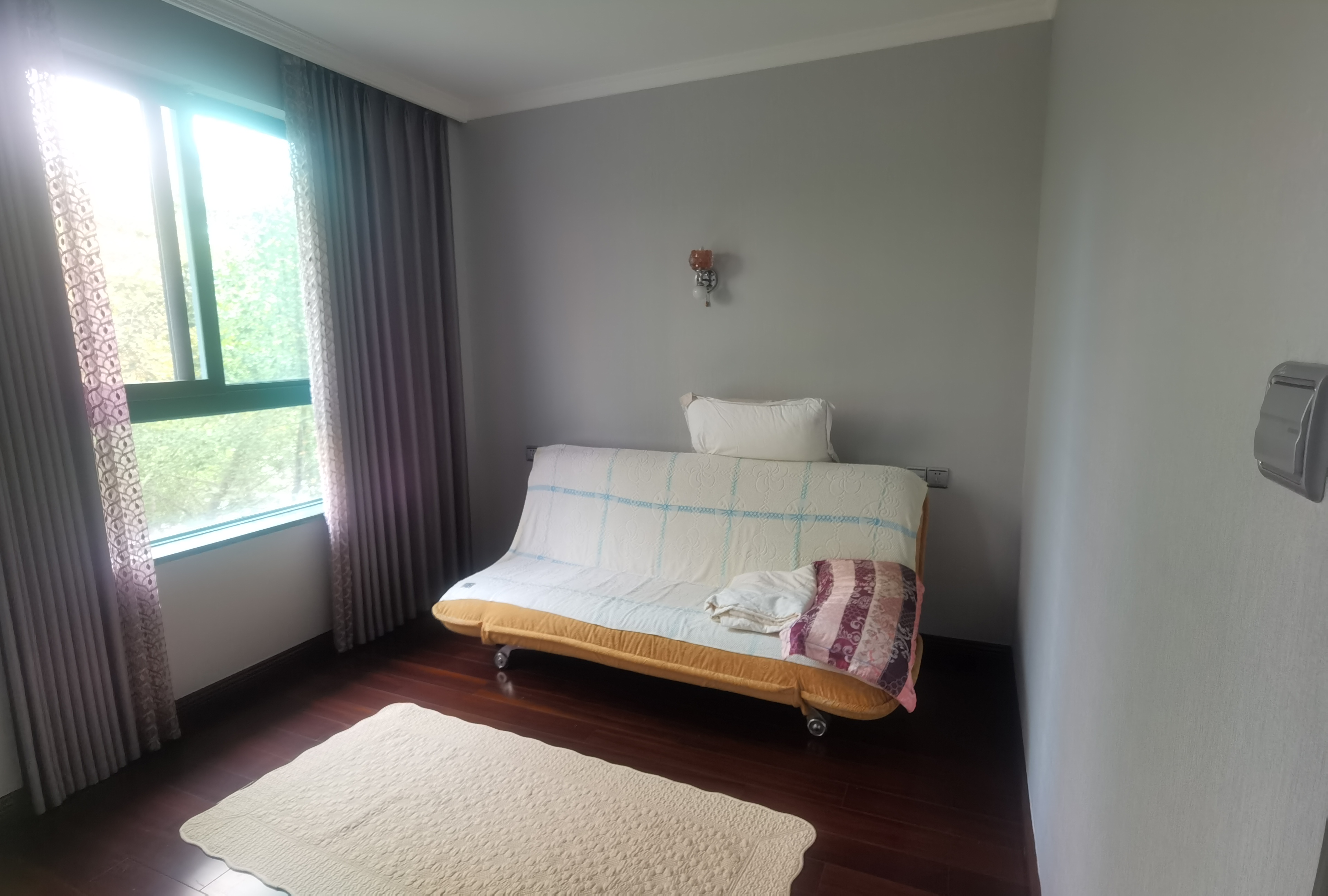 江海皇都私家花园 4室2厅2卫 156m²