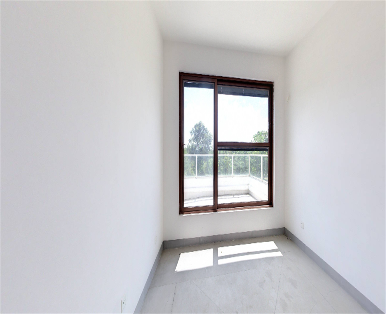 星湖泮别墅 5室2厅2卫 410.00m&sup2;