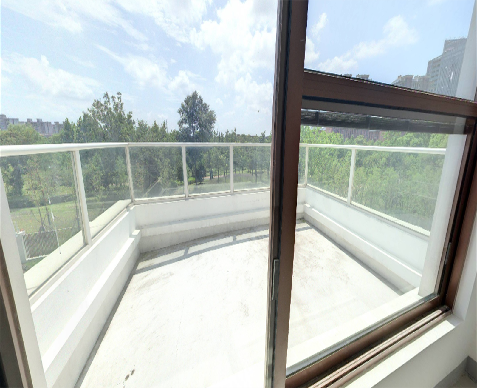 星湖泮别墅 5室2厅2卫 410.00m&sup2;