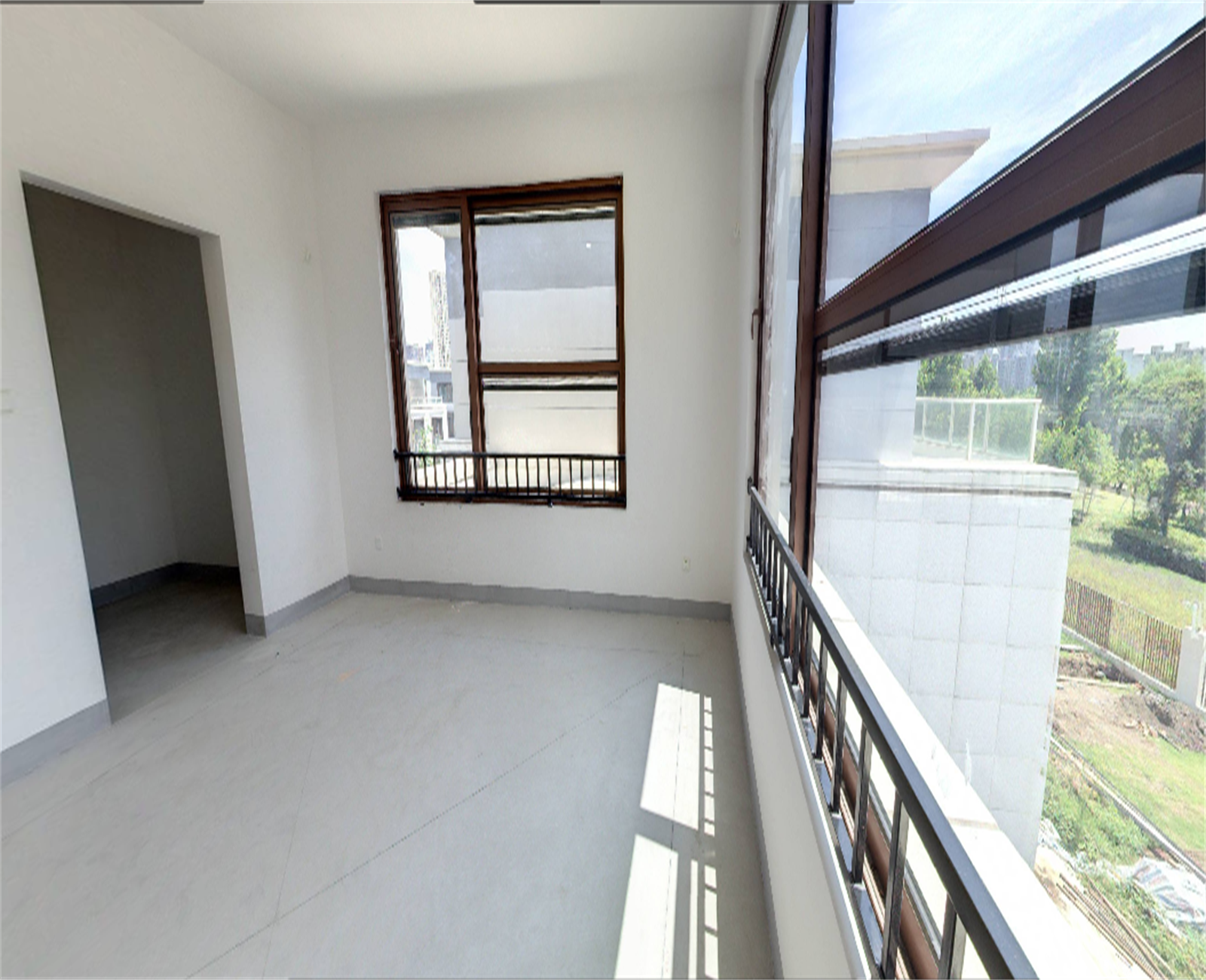 星湖泮别墅 5室2厅2卫 410.00m²