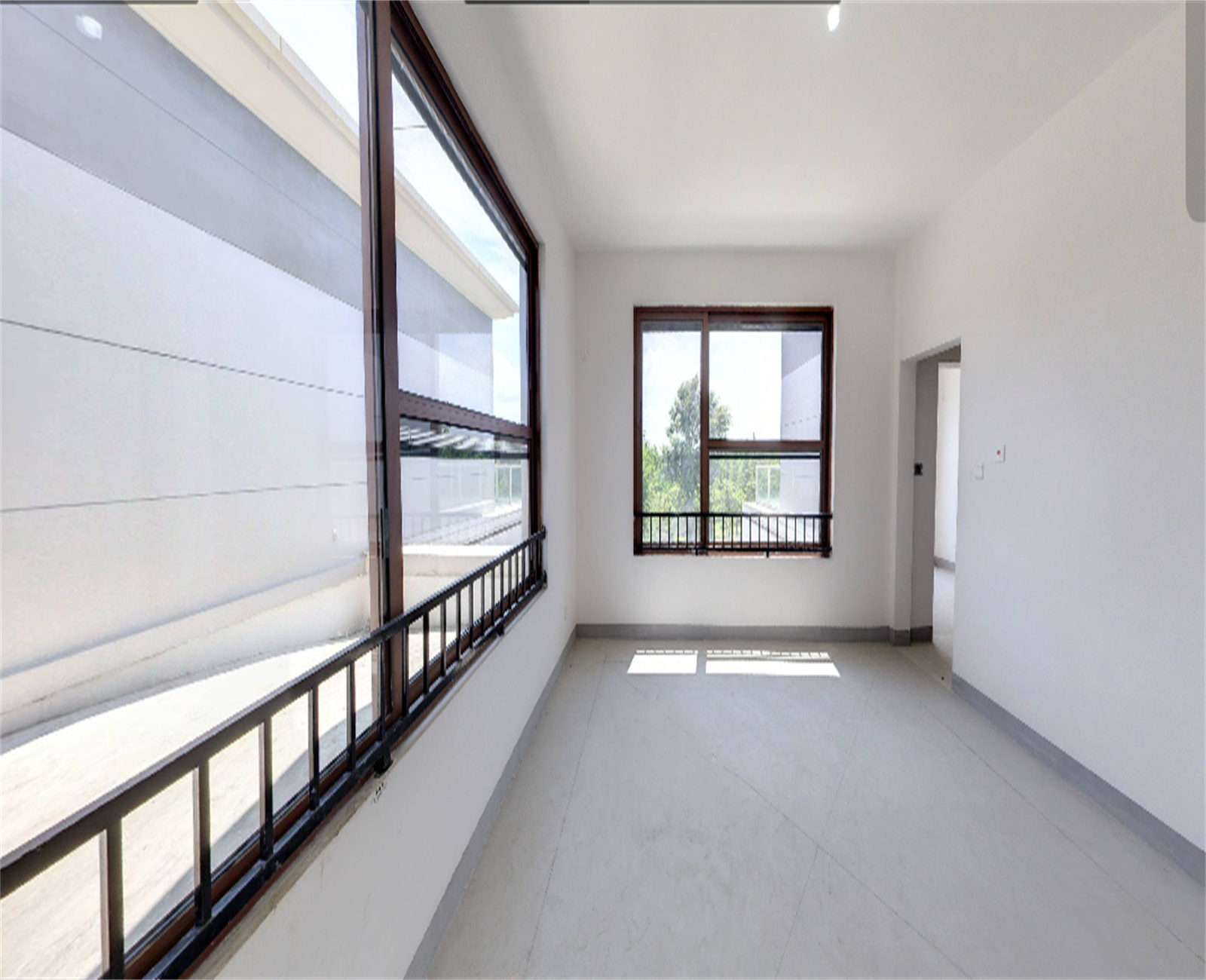 星湖泮别墅 5室2厅2卫 410.00m&sup2;