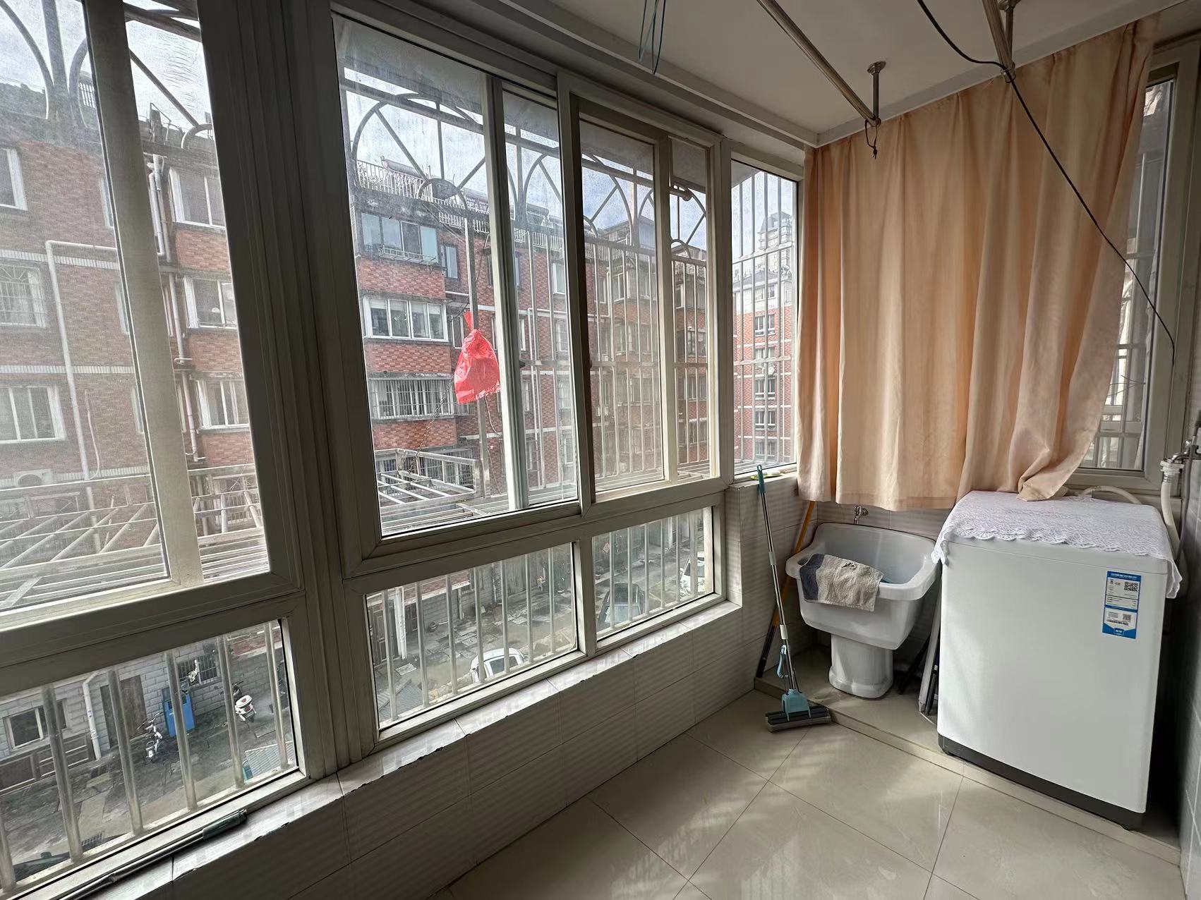 东大俪鑫 2室2厅1卫 120m&sup2;