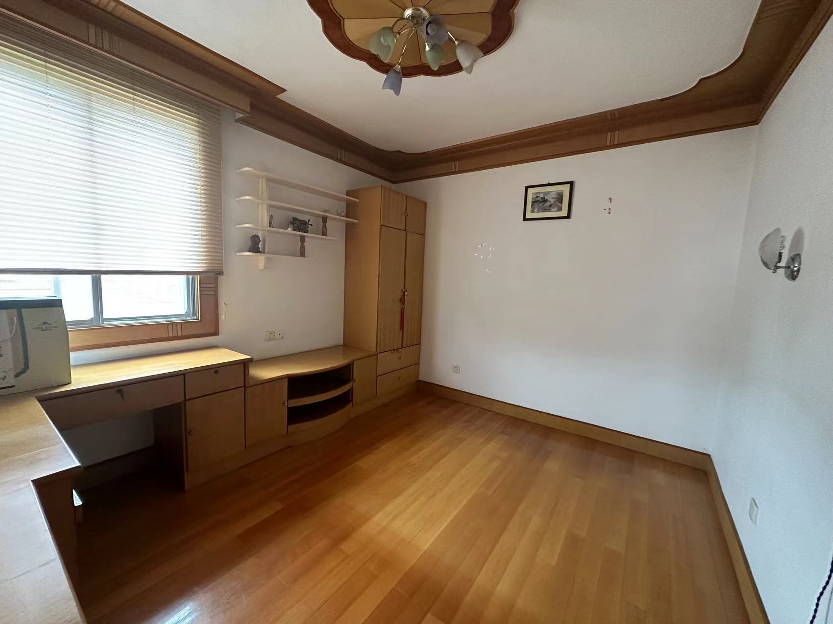 华德公寓 4室2厅2卫 150m&sup2;