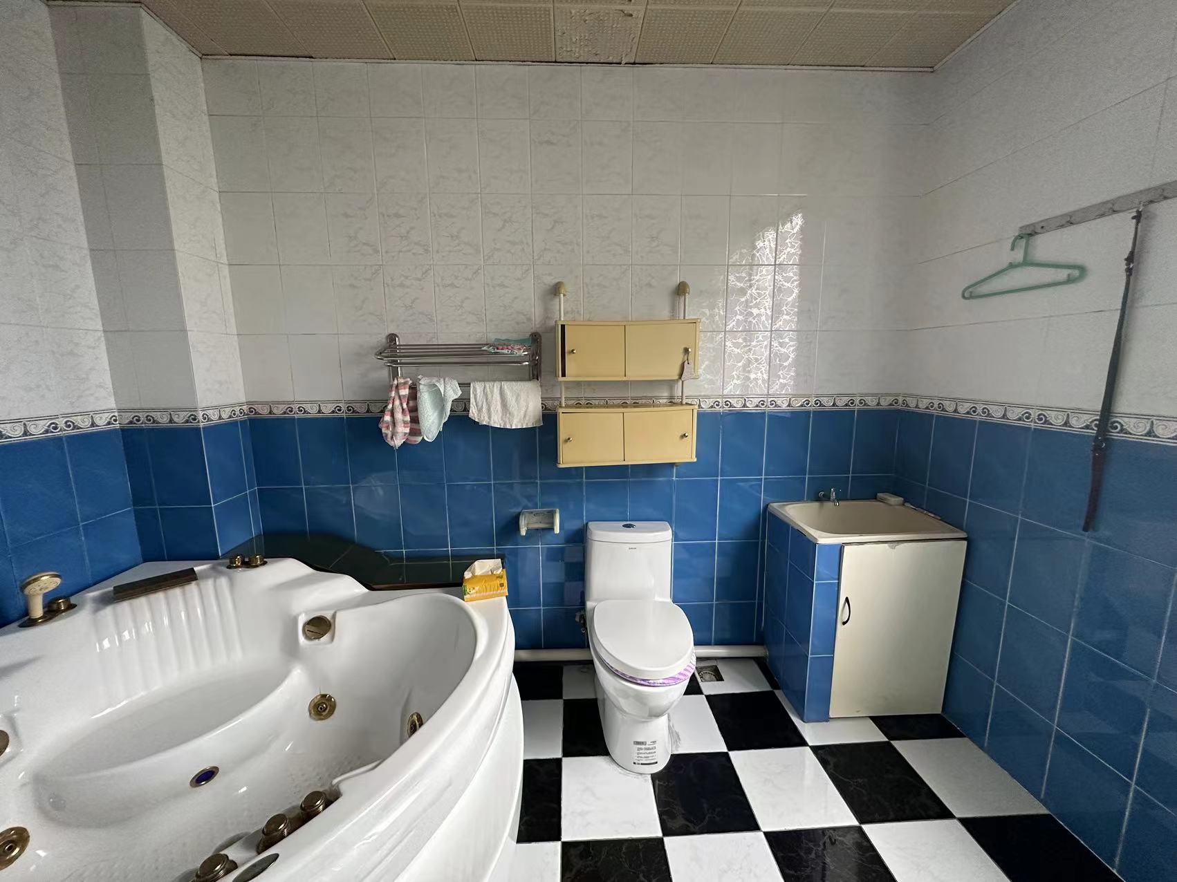 华德公寓 4室2厅2卫 150m&sup2;