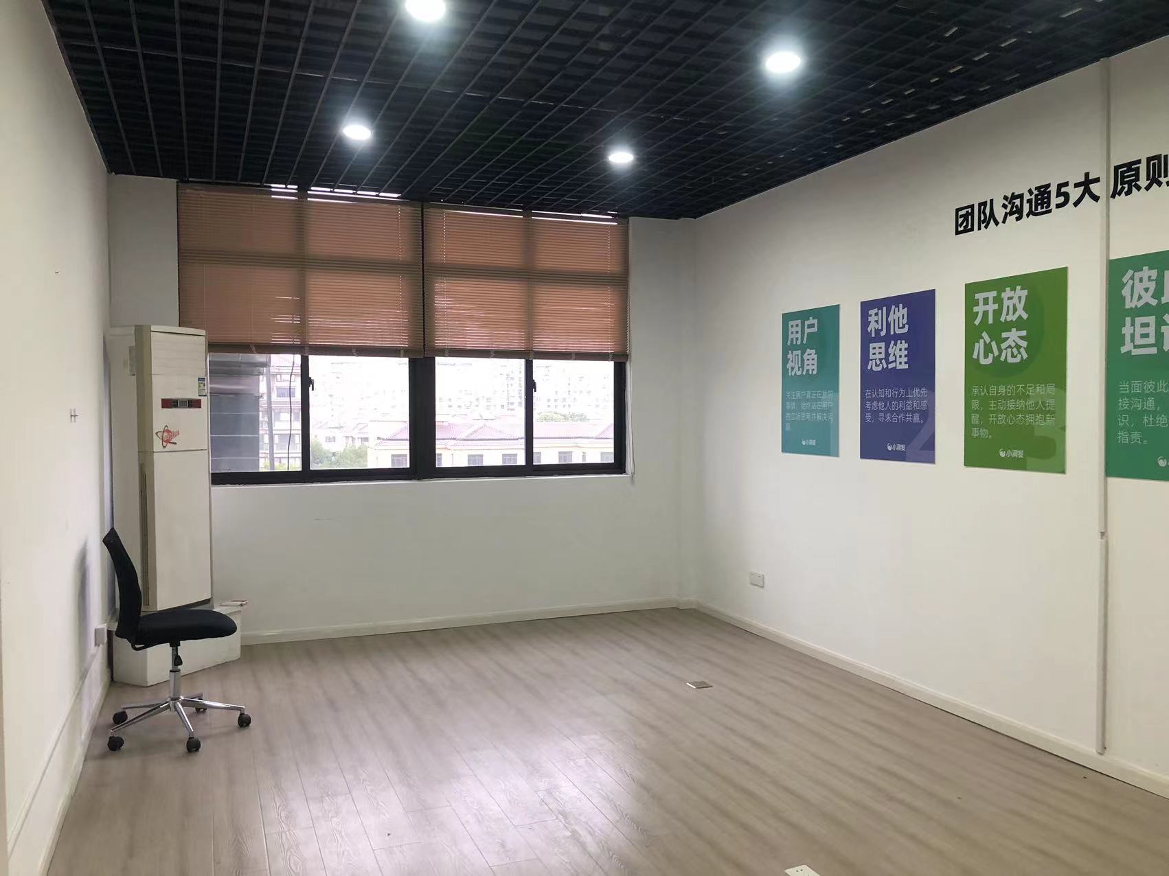 新城新苑 1室1厅1卫 650m&sup2;