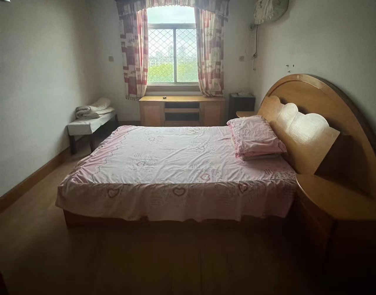 北濠桥东村 4室2厅1卫 120m&sup2;