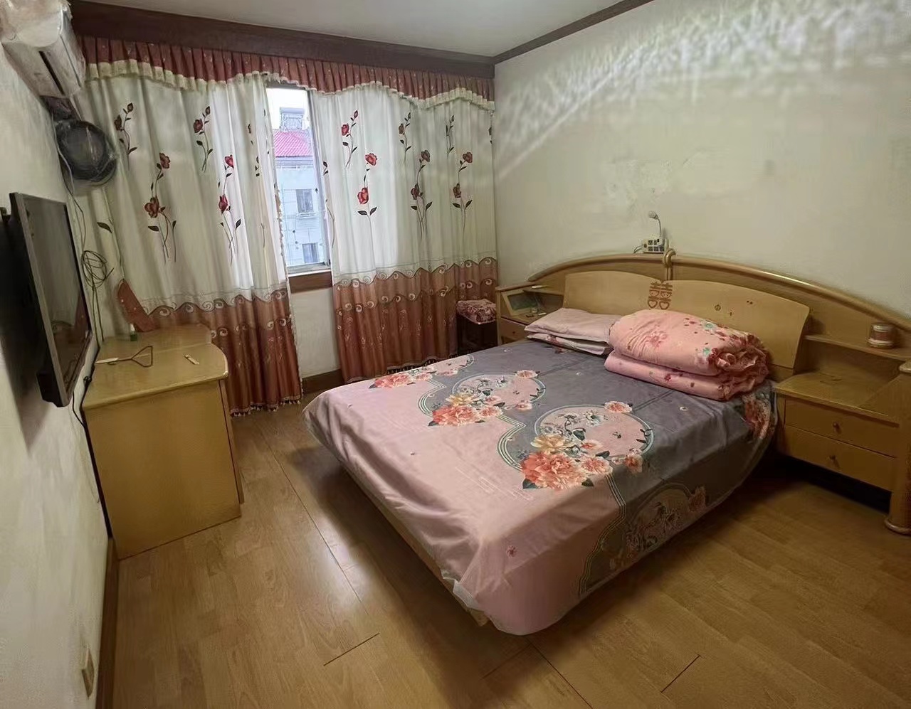北濠桥东村 4室2厅1卫 120m&sup2;