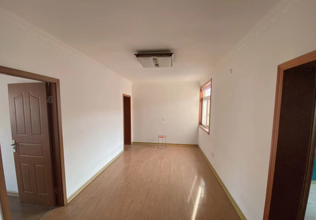 北濠桥东村 5室2厅2卫 90.00m²