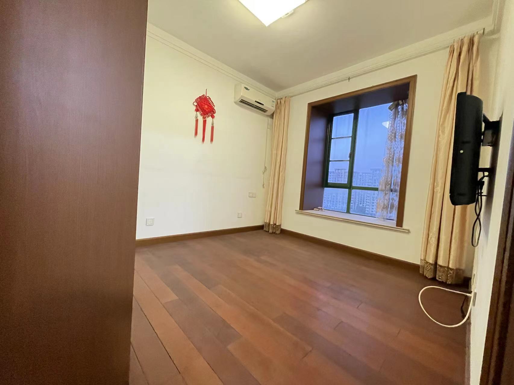 世纪城 3室2厅2卫 140m&sup2;