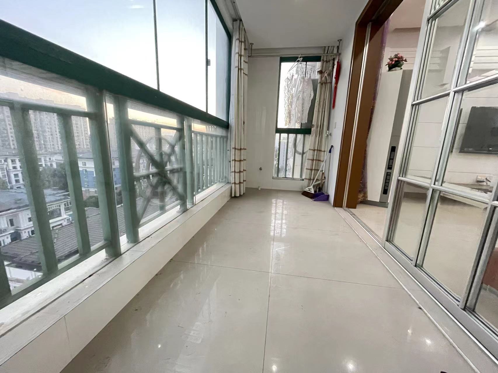 世纪城 3室2厅2卫 140m&sup2;