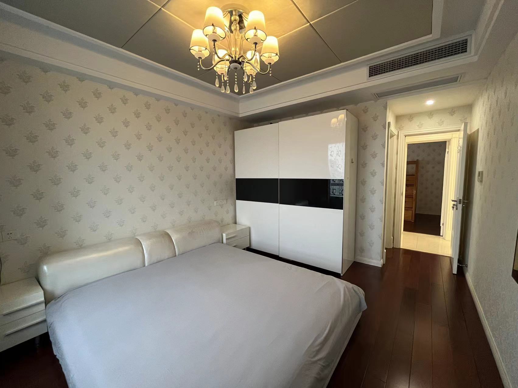 景华城 3室2厅2卫 133.37m²