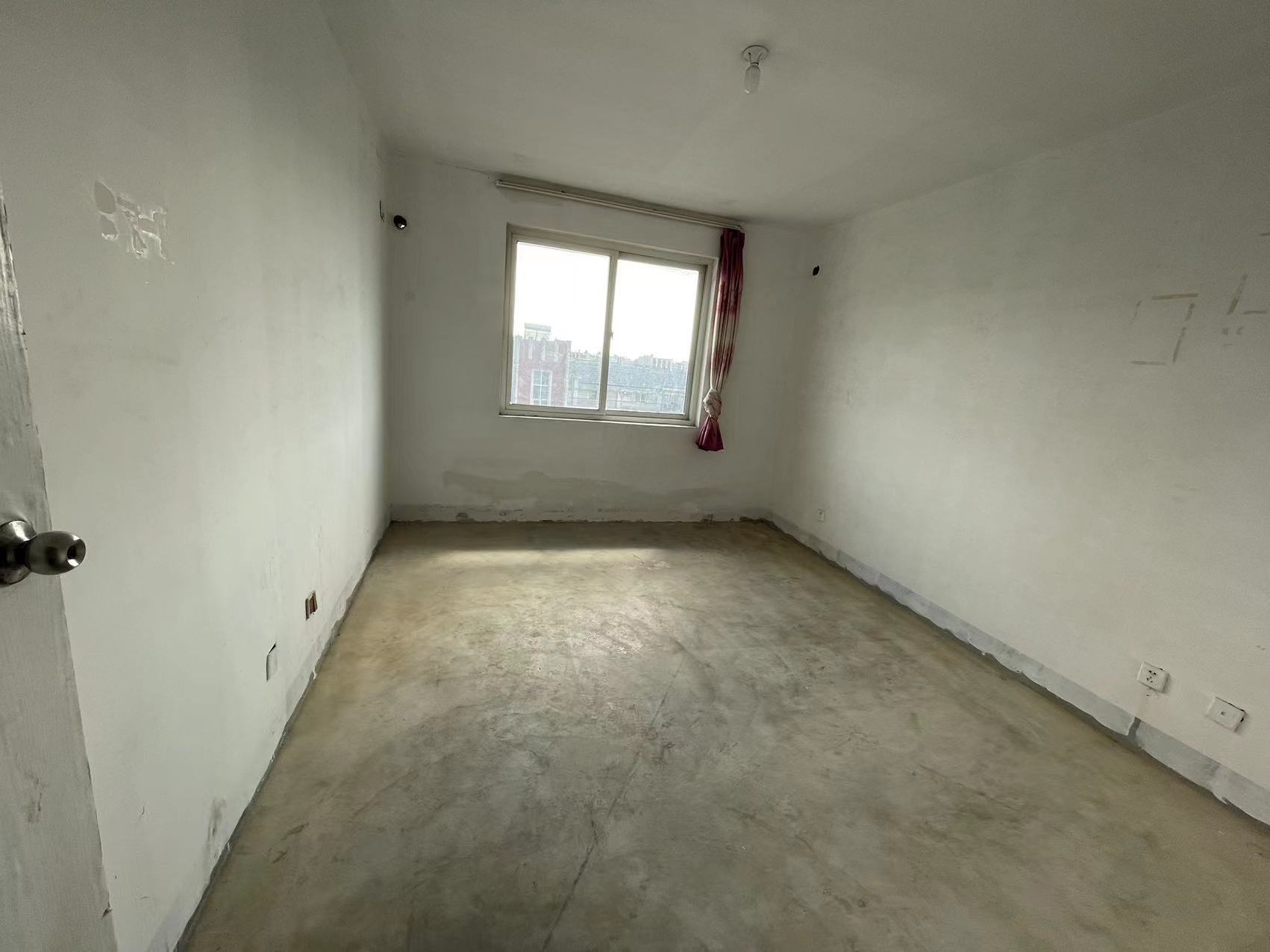 新港花苑 3室2厅2卫 153.00m&sup2;