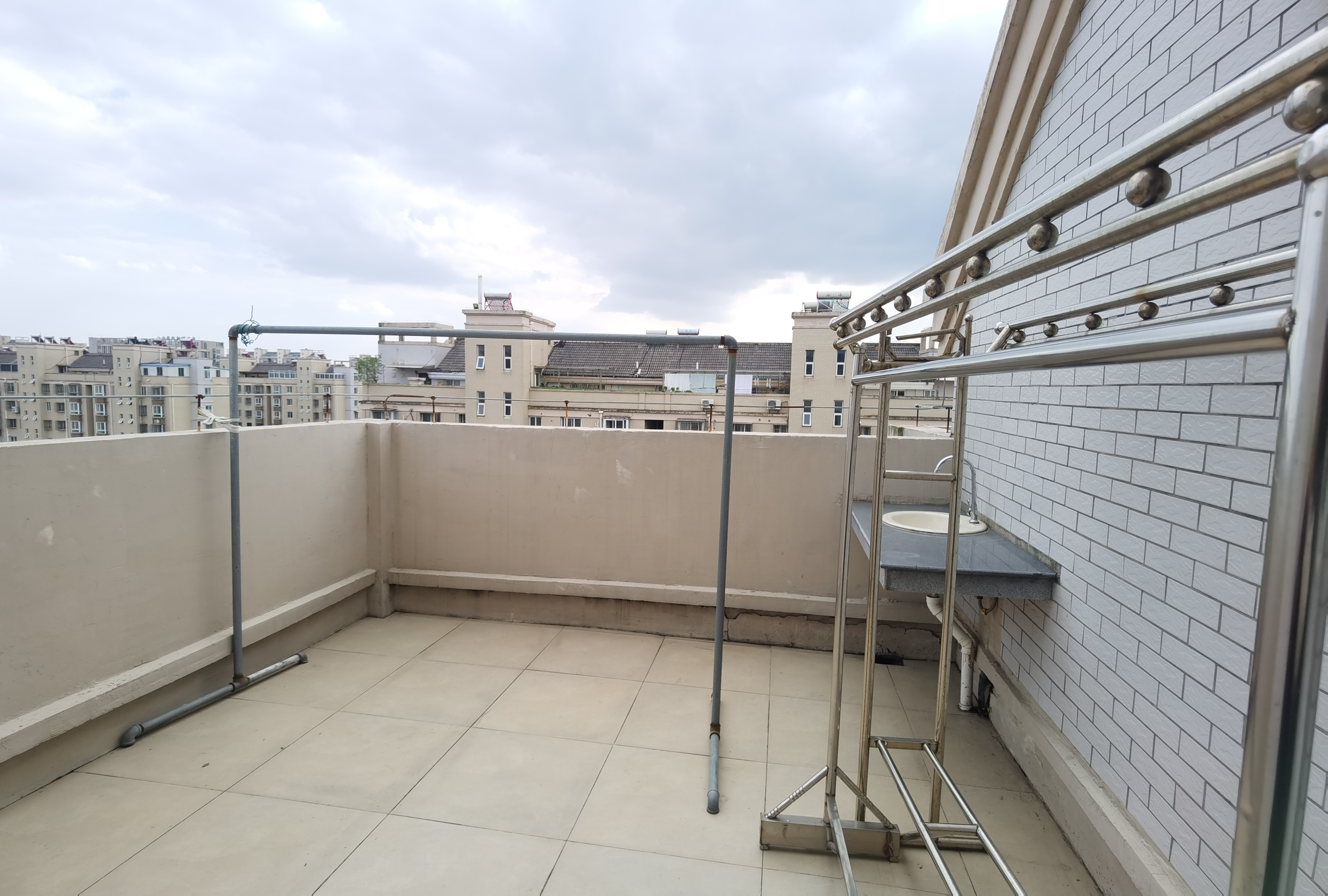 天霞苑 3室2厅1卫 120m&sup2;