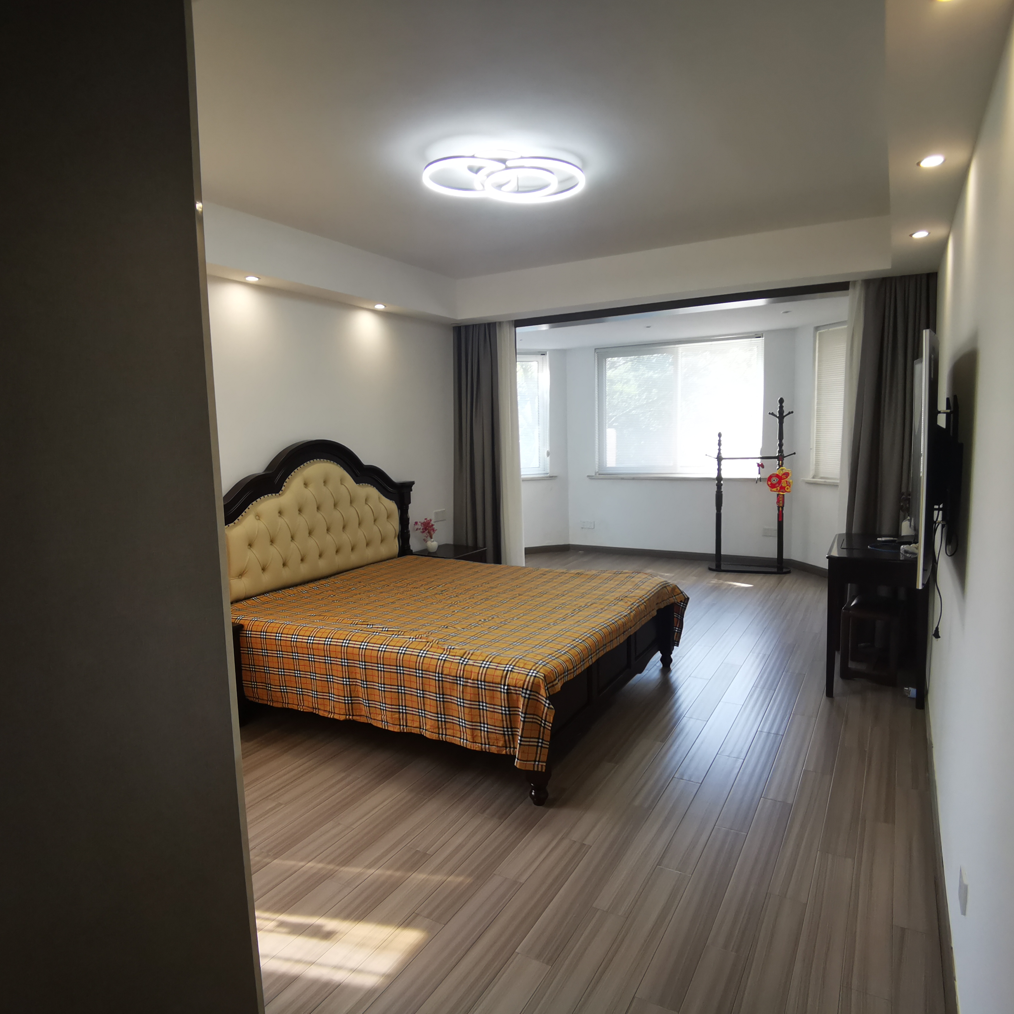军山花园 4室2厅3卫 280m&sup2;