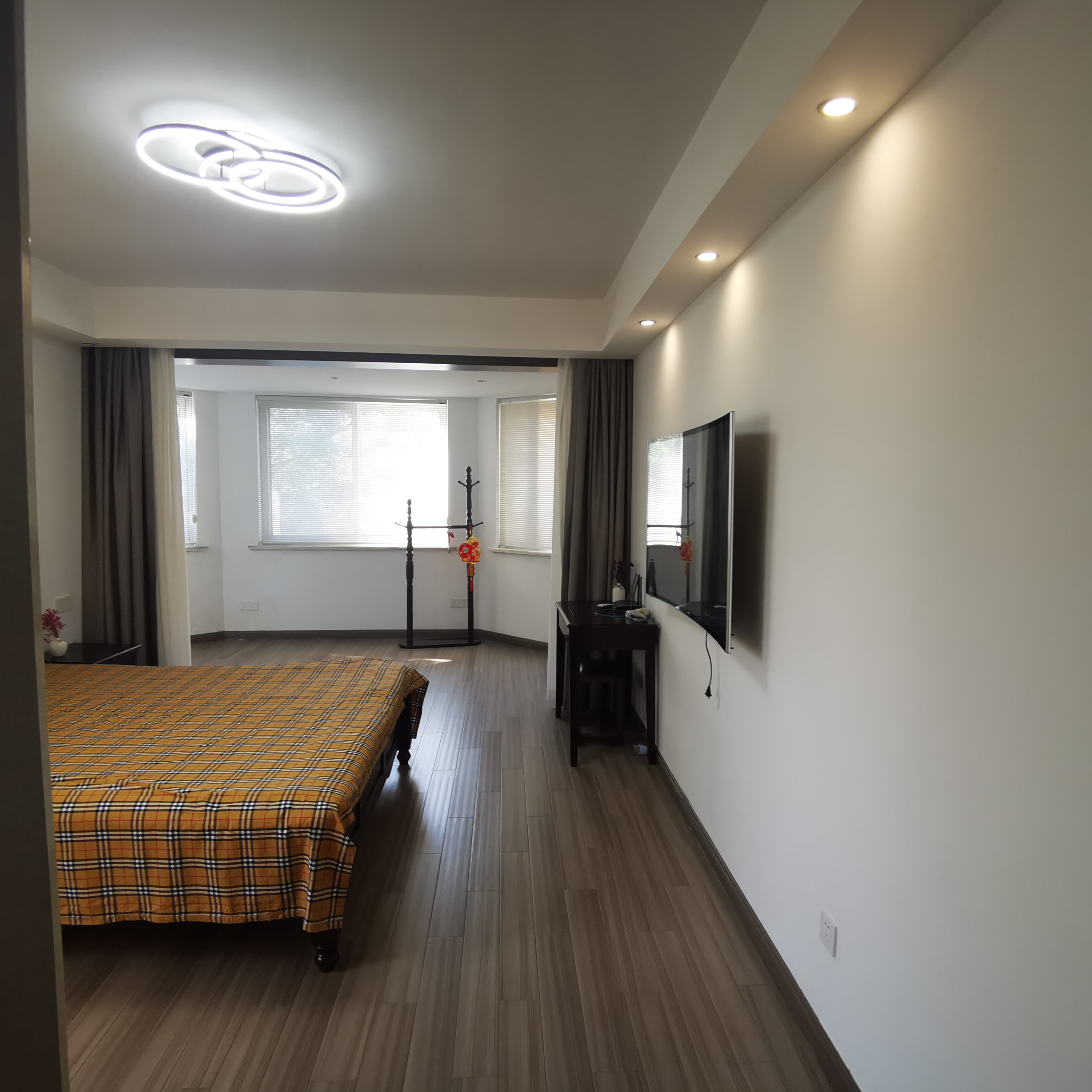 军山花园 4室2厅3卫 178m&sup2;