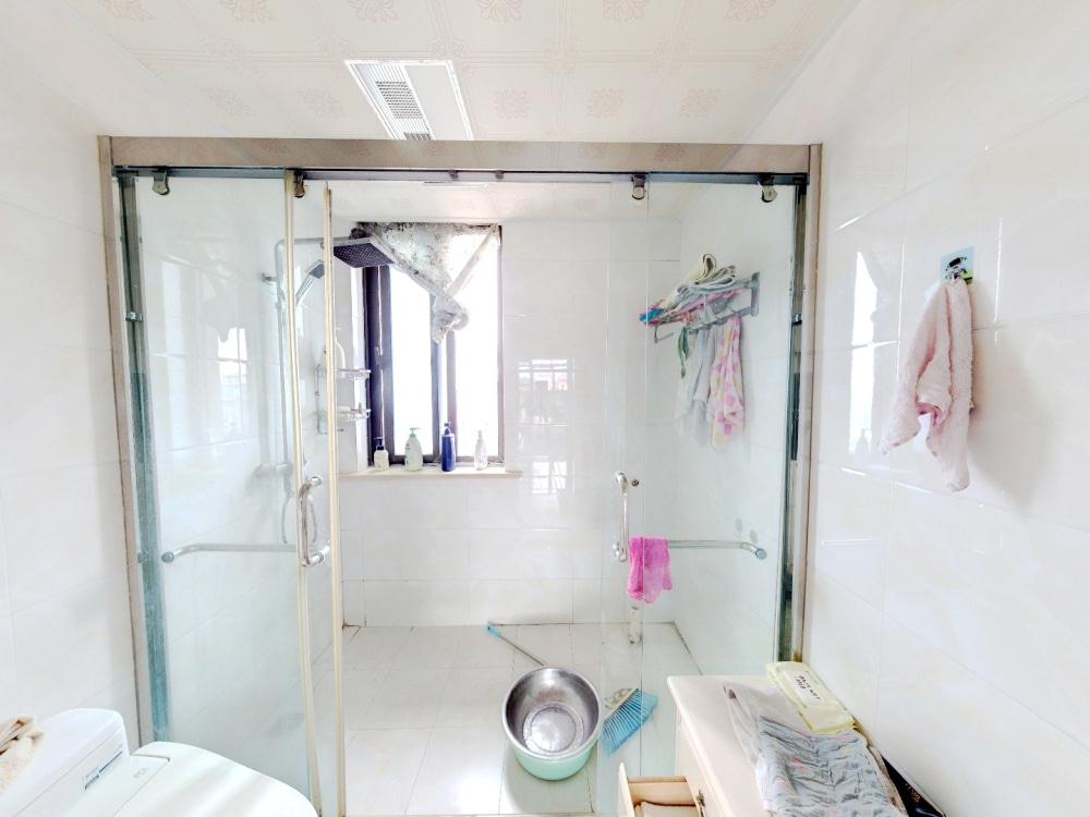华强城 4室2厅2卫 200m&sup2;