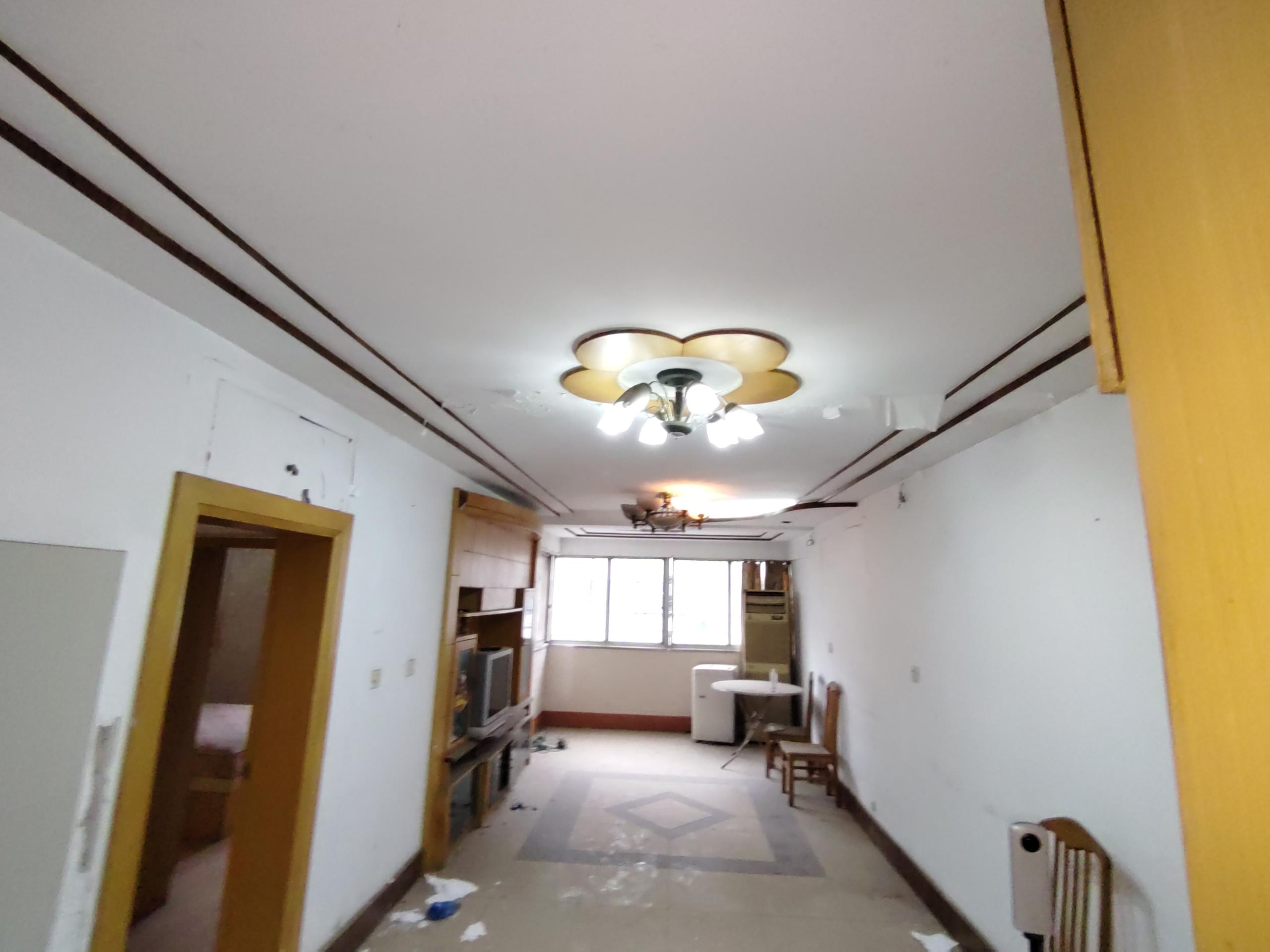 郭里园 3室1厅2卫 80.14m²