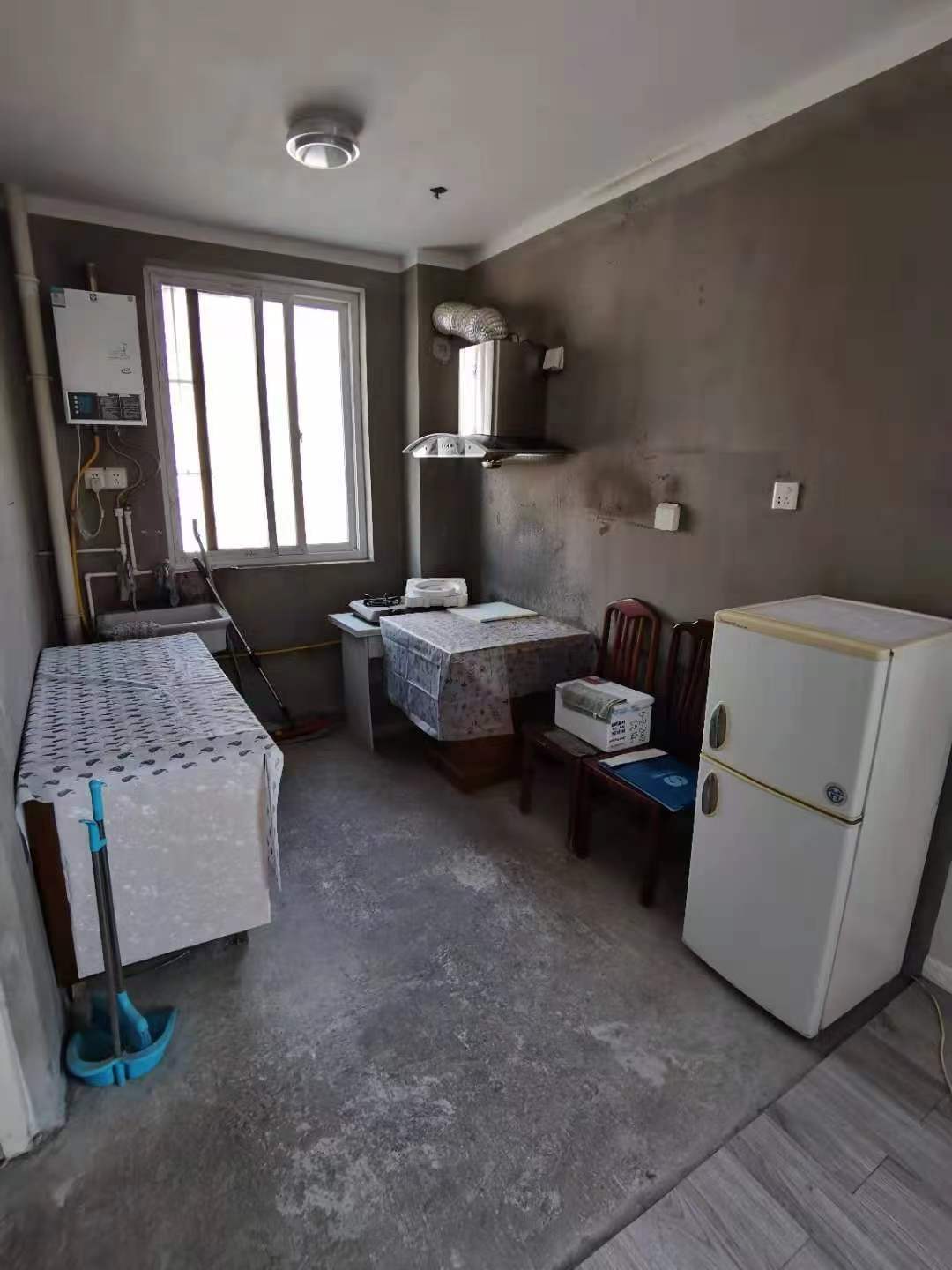 光明南村 1室1厅1卫 60m&sup2;