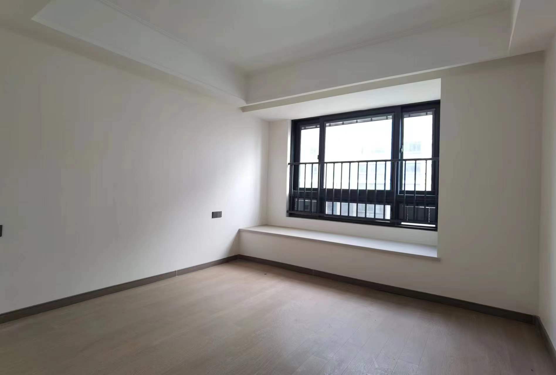 万科翡翠东第 4室2厅2卫 150m&sup2;