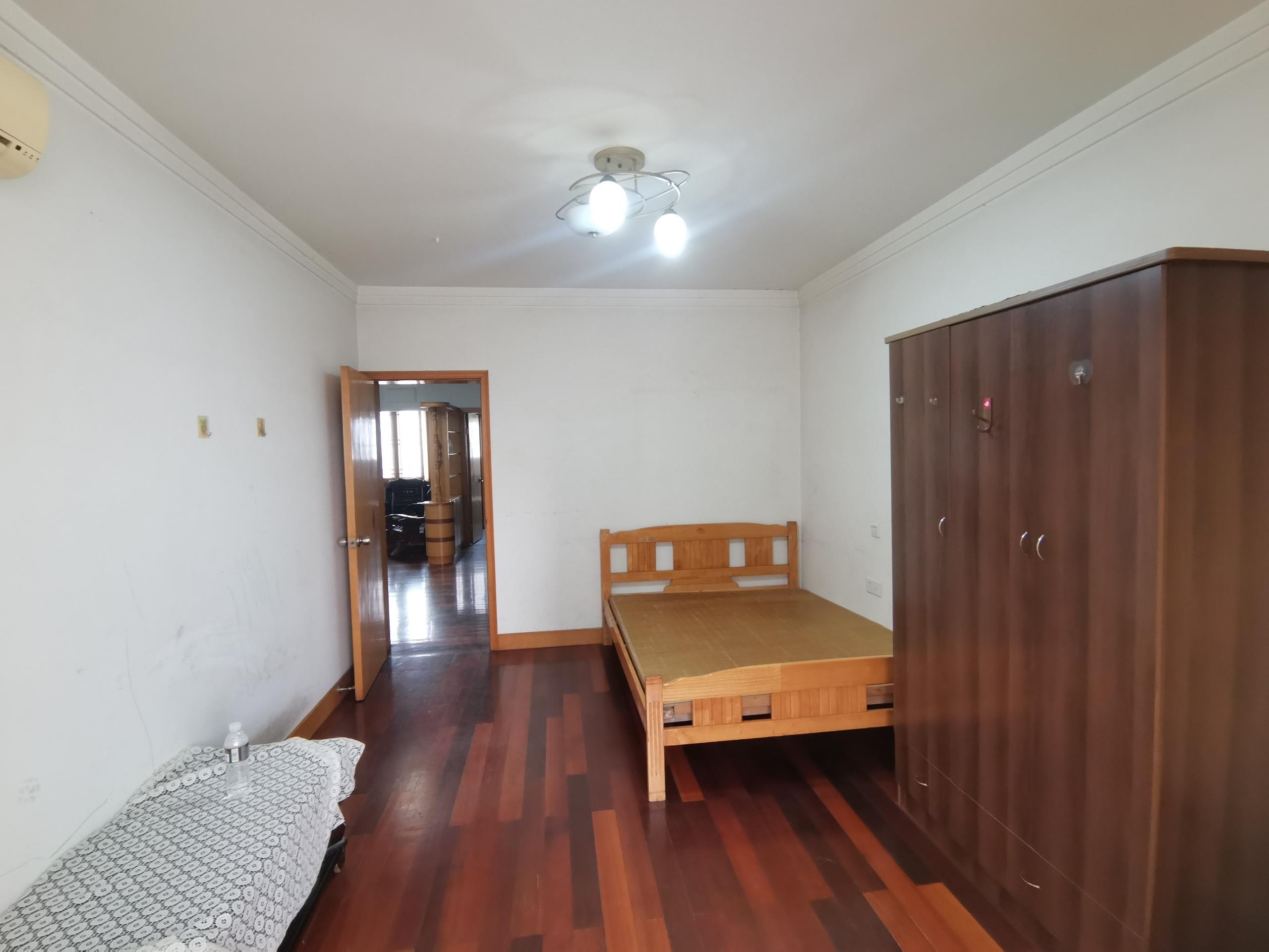 恒成楼 3室2厅1卫 130m&sup2;