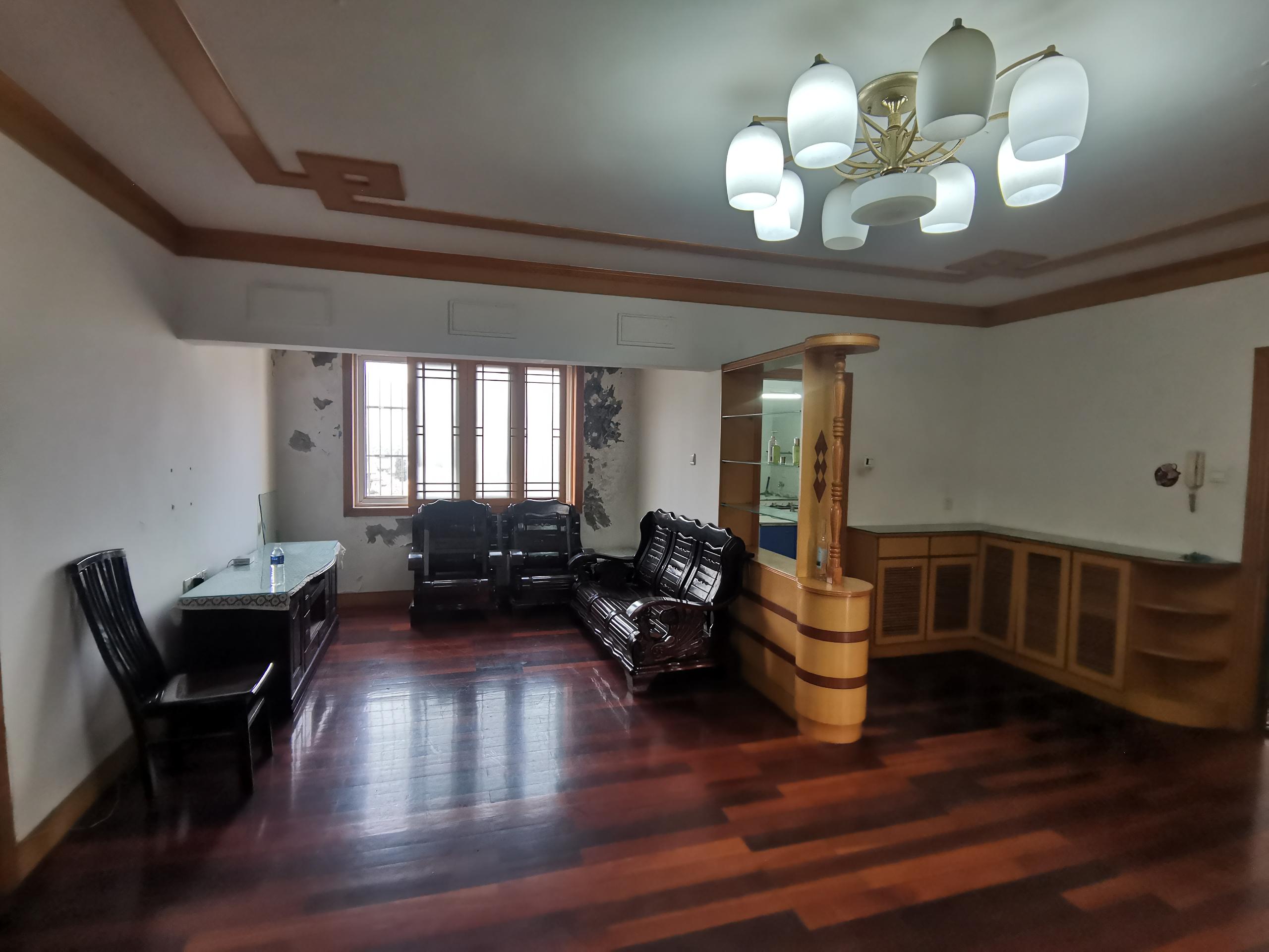 恒成楼 3室2厅1卫 130m&sup2;
