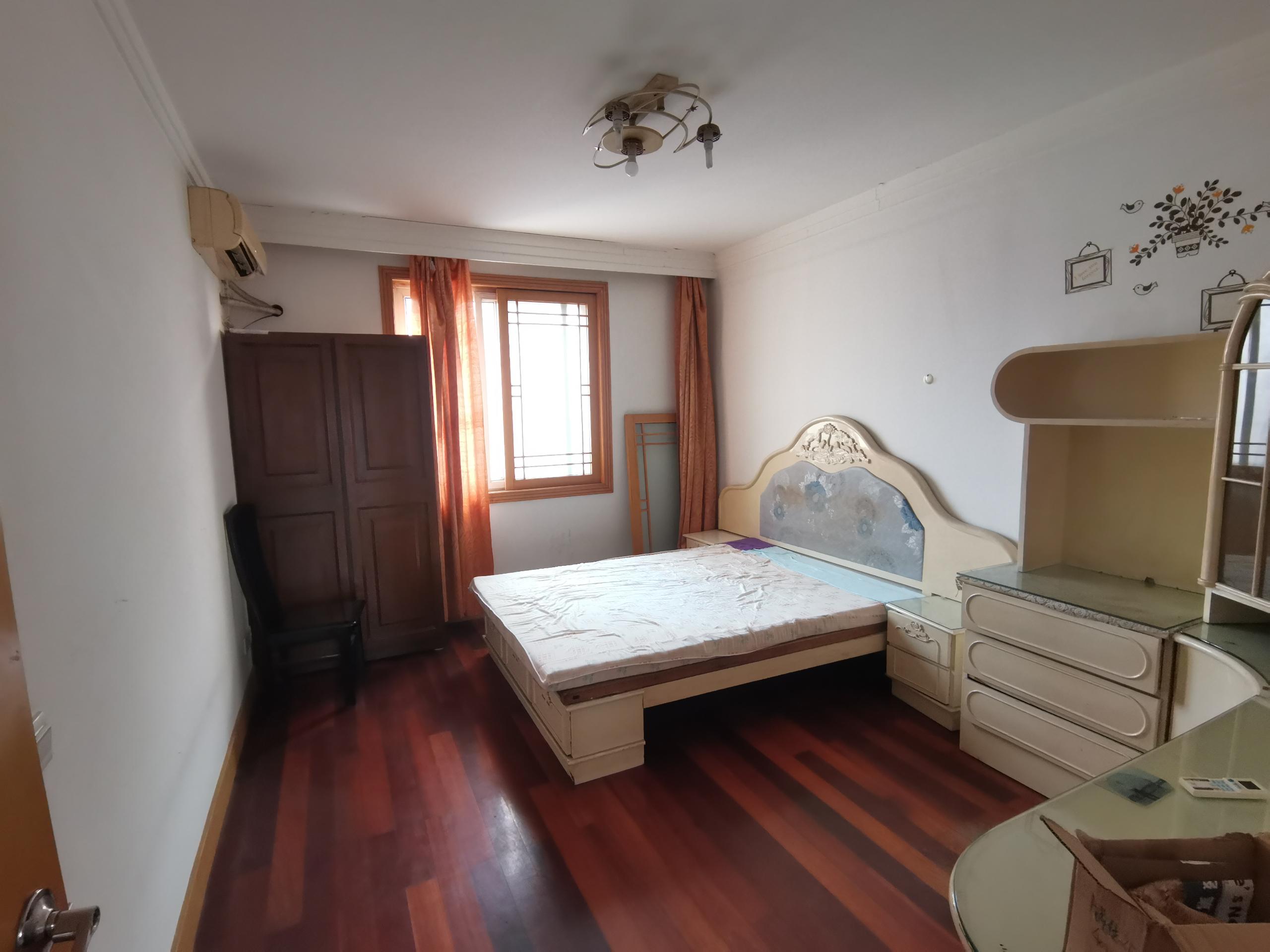 恒成楼 3室2厅1卫 130m&sup2;