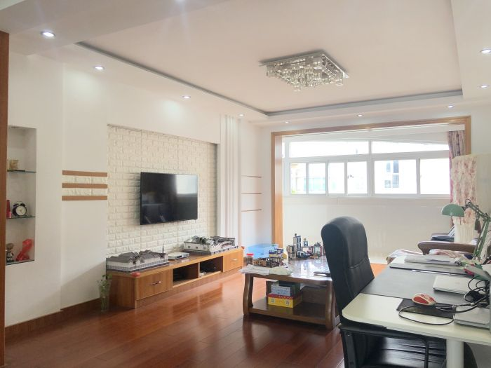 春晖花园 3室2厅2卫 138m&sup2;