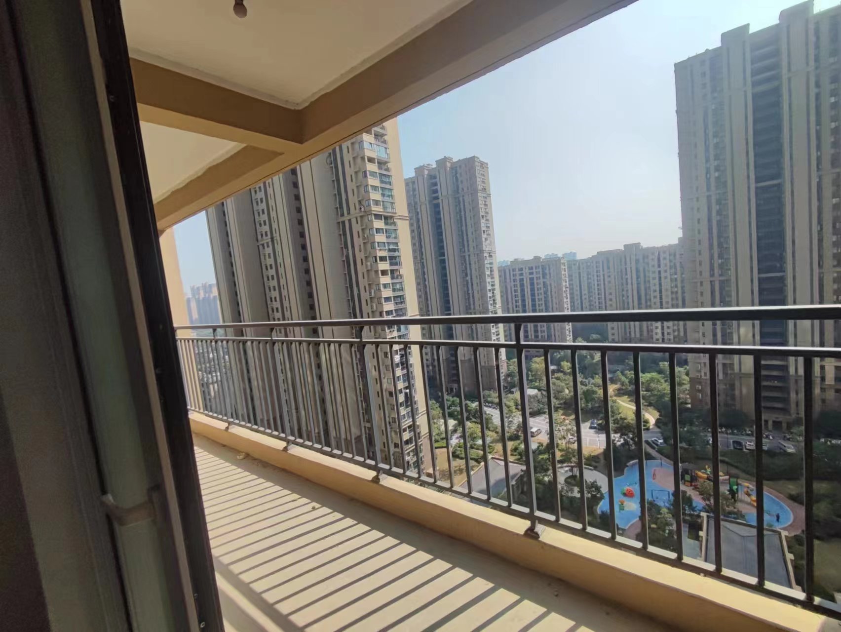 中海碧林湾 4室2厅2卫 141.00m&sup2;