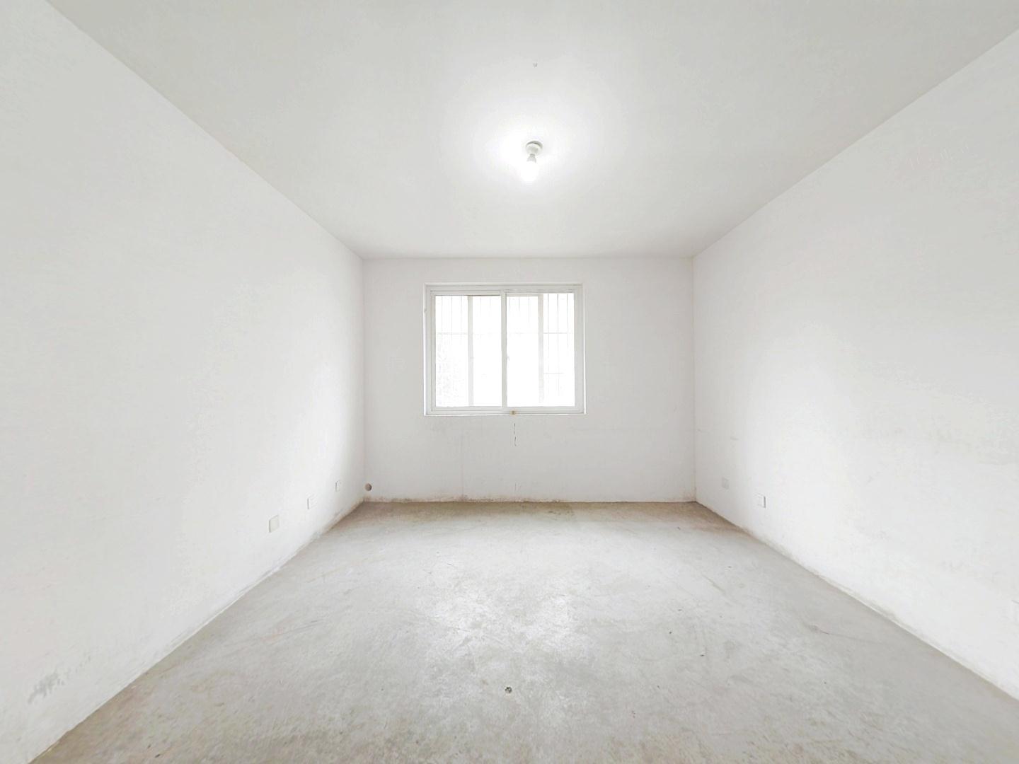 新华佳园 3室2厅2卫 134m&sup2;