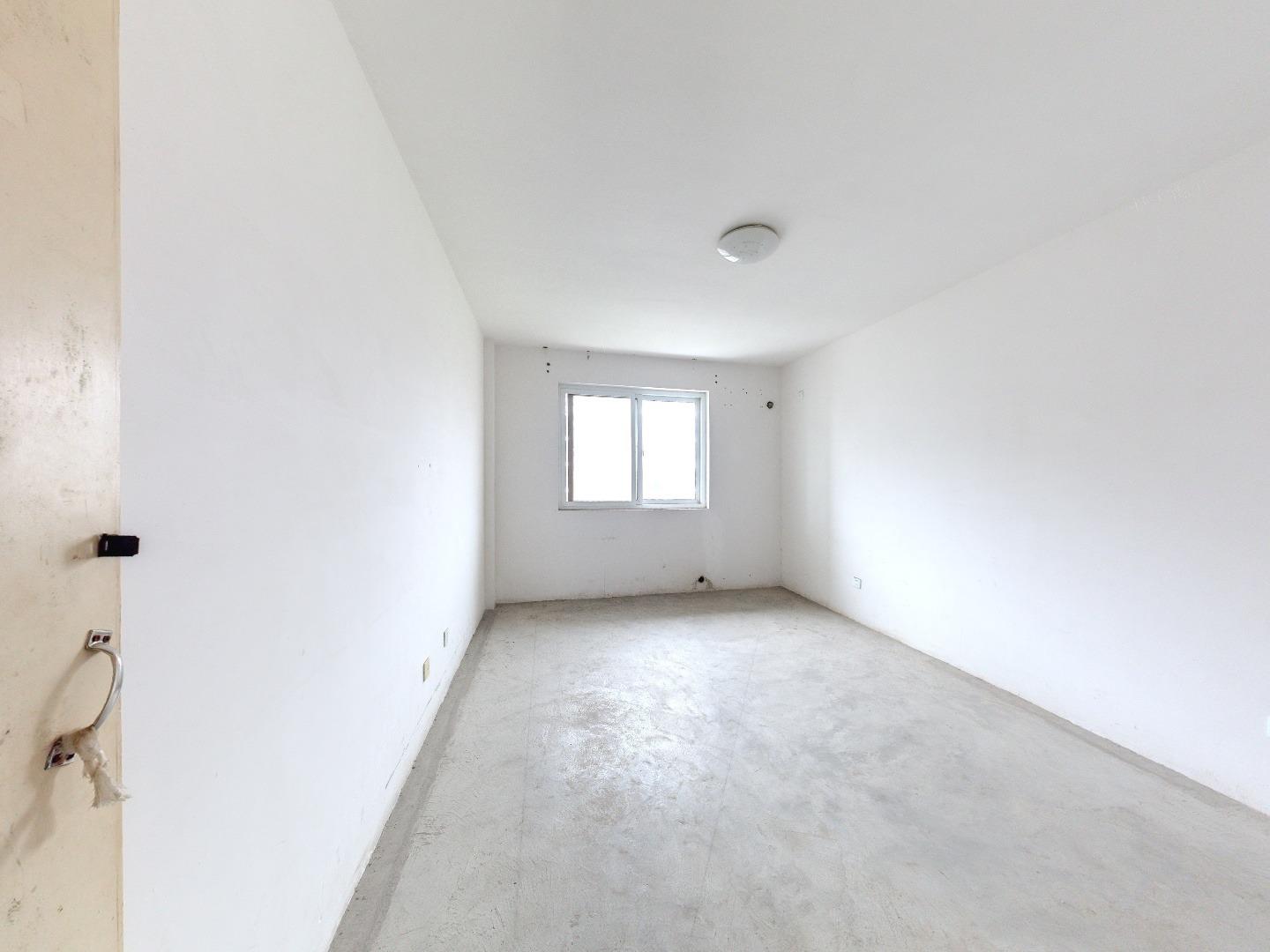新华佳园 3室2厅2卫 134m&sup2;