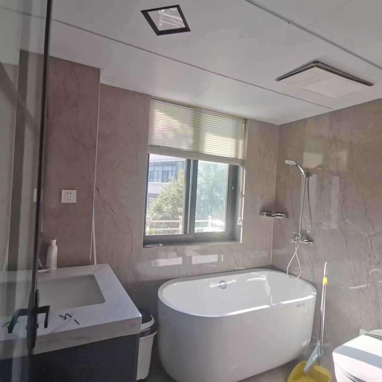 东昇花园 3室2厅2卫 132m&sup2;